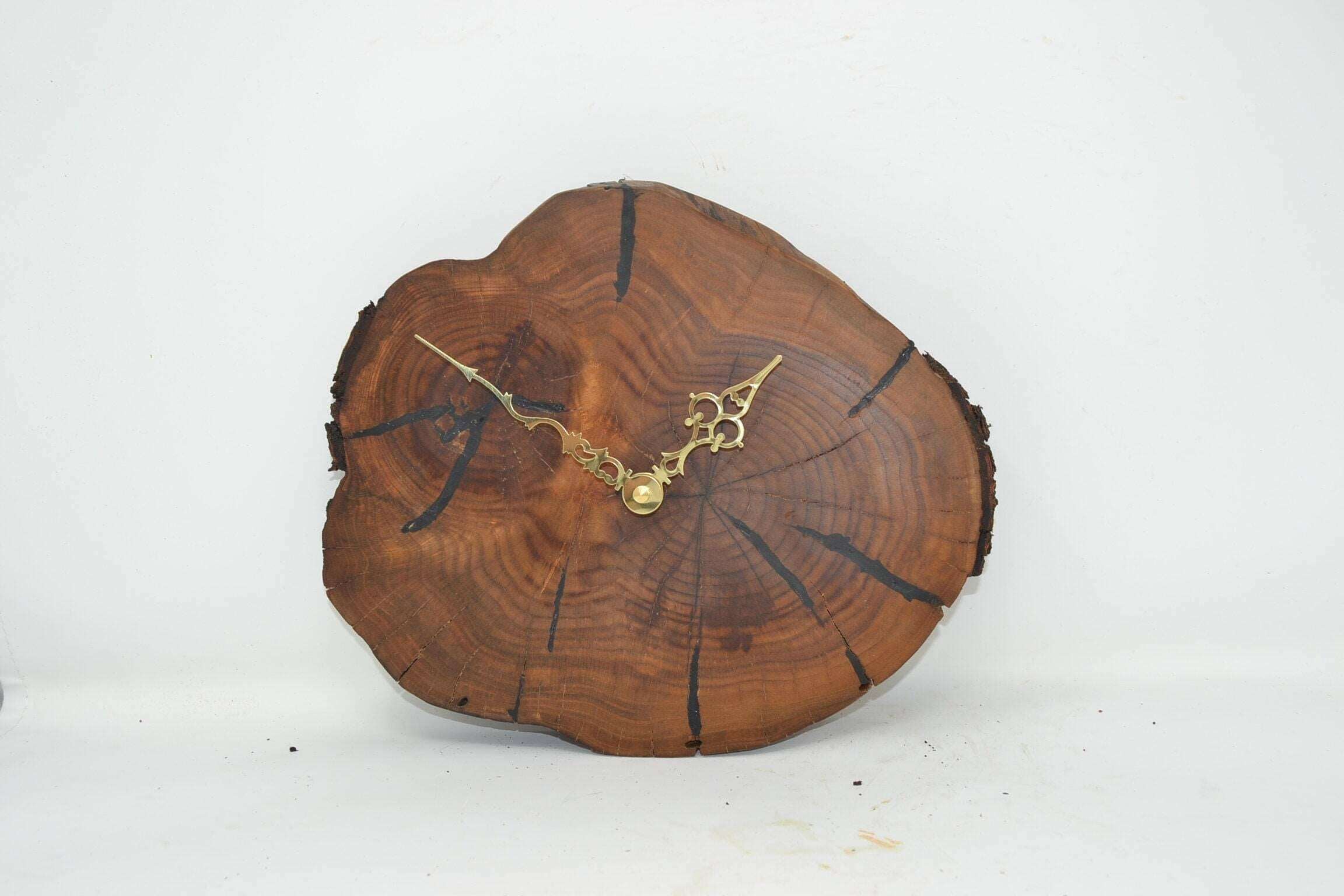 Holz Wanduhr aus Essigbaumholz