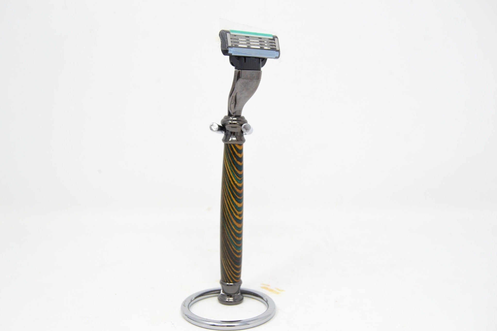 Holz Nassrasierer aus Skateboardholz