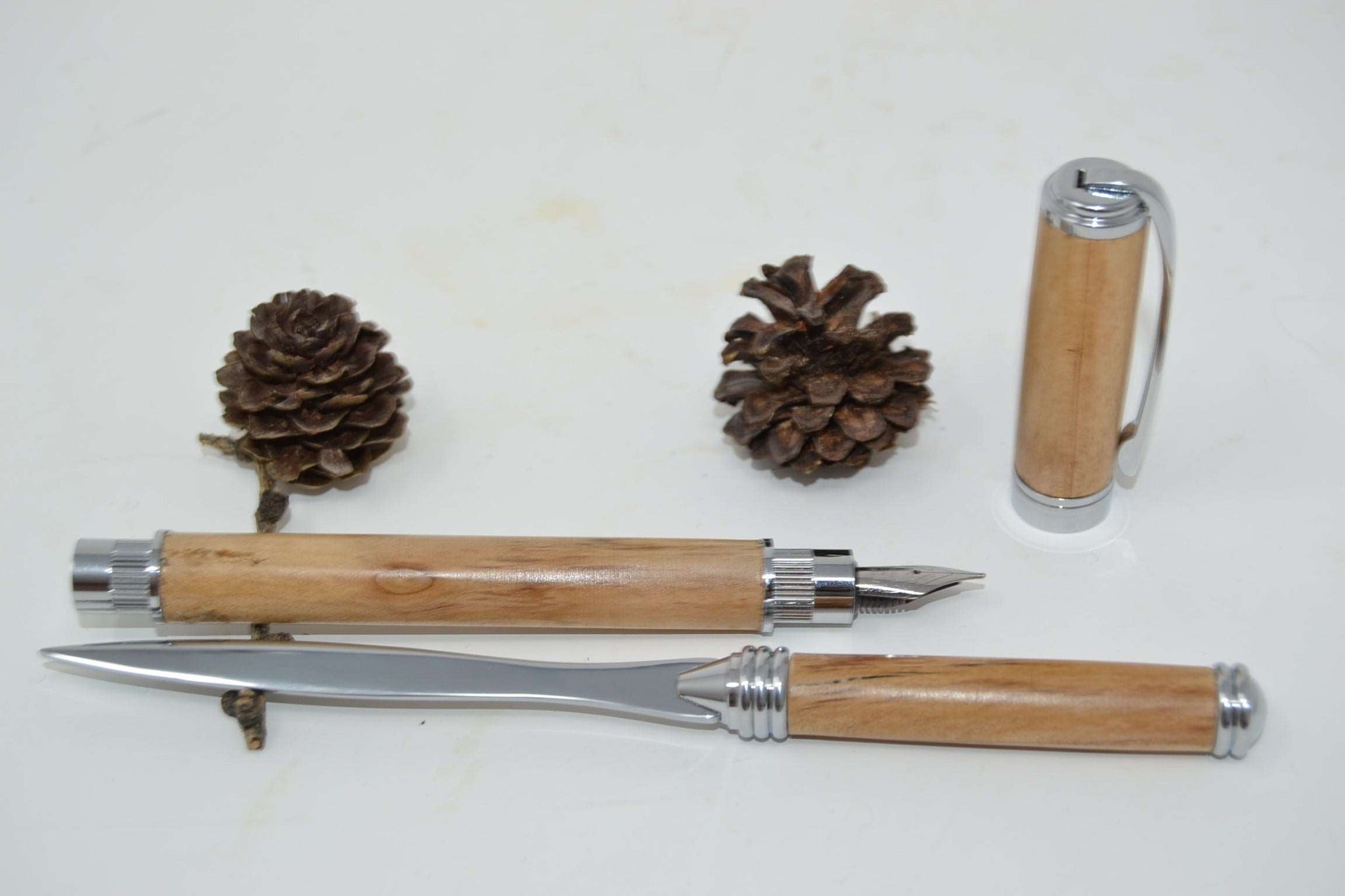 Holzfüllfeder Brieföffner Atlaszeder Geschenkset handmade