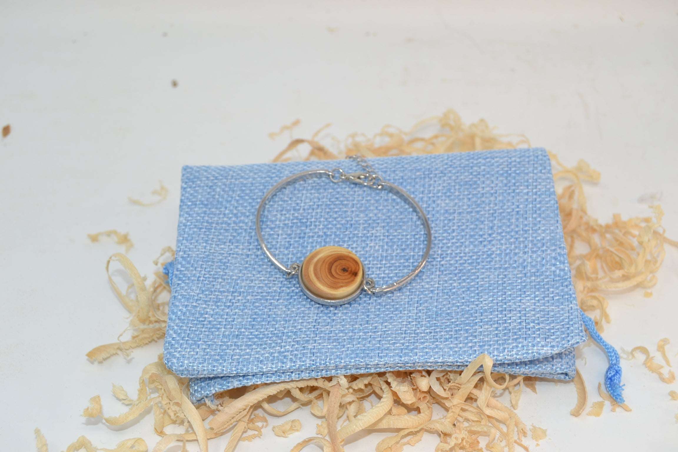 Armband aus Eibenholz