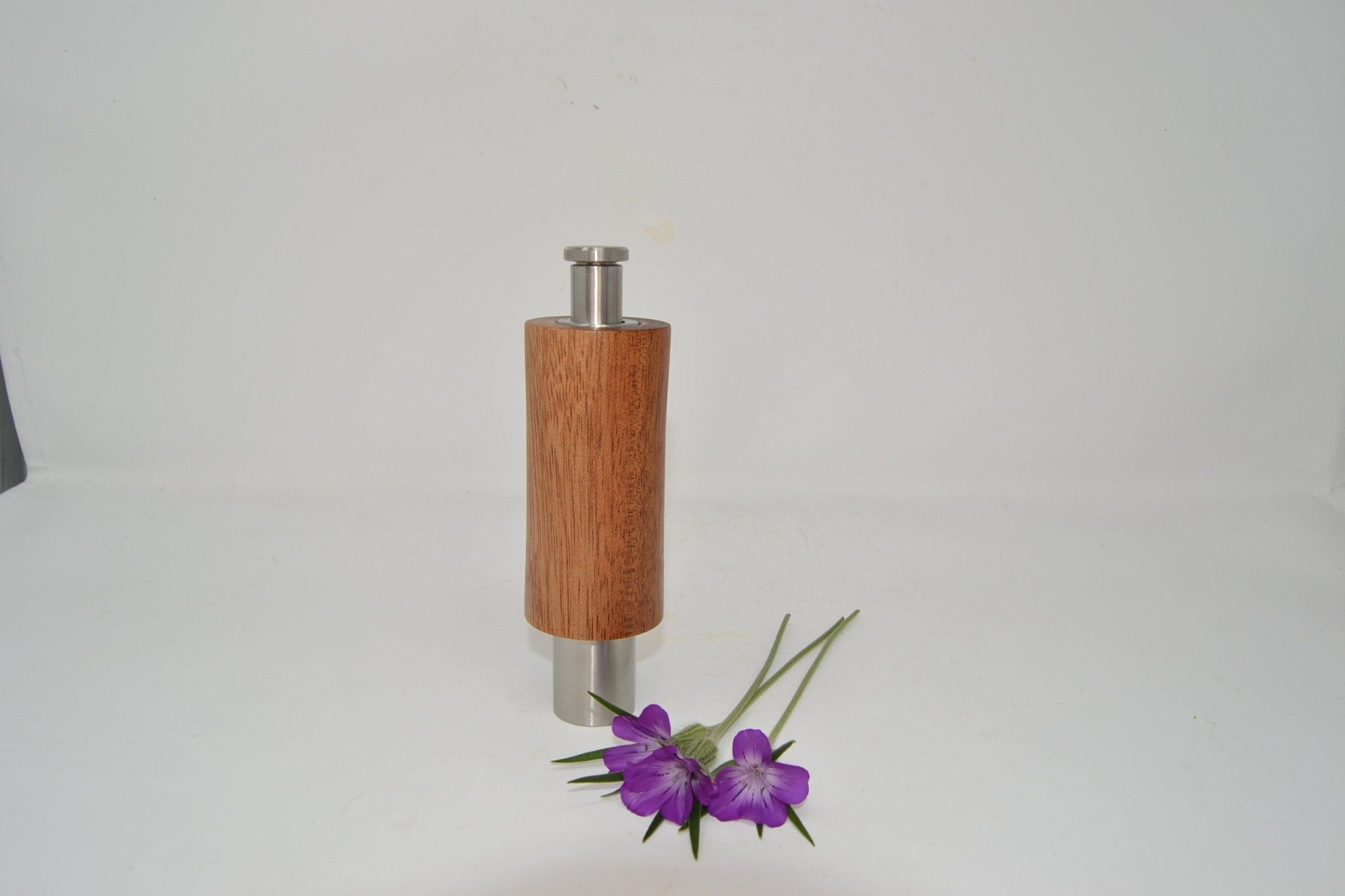 Holz Einhandmühle aus recyceltem Mahagoniholz