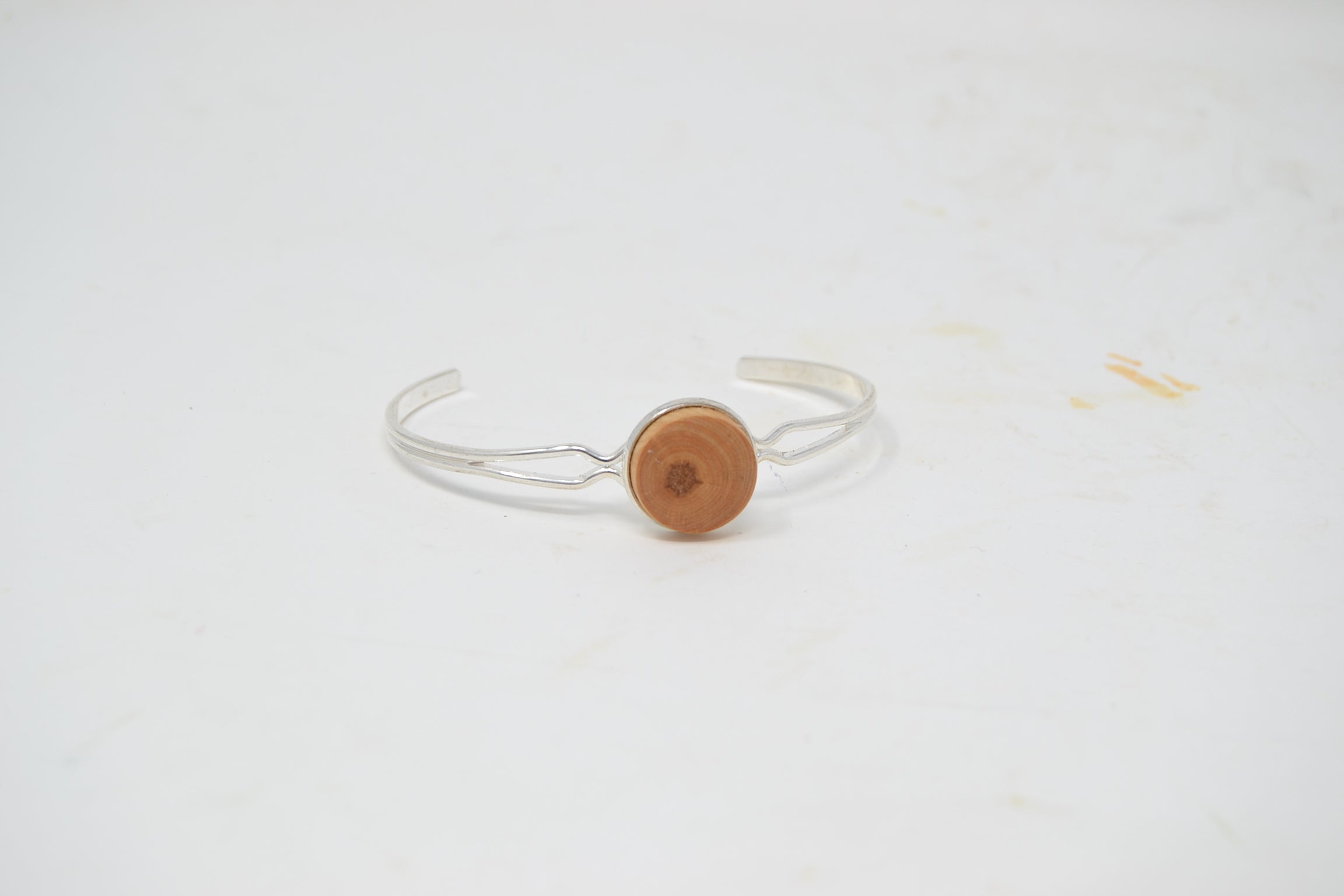 Holzarmreif aus Zirbenholz