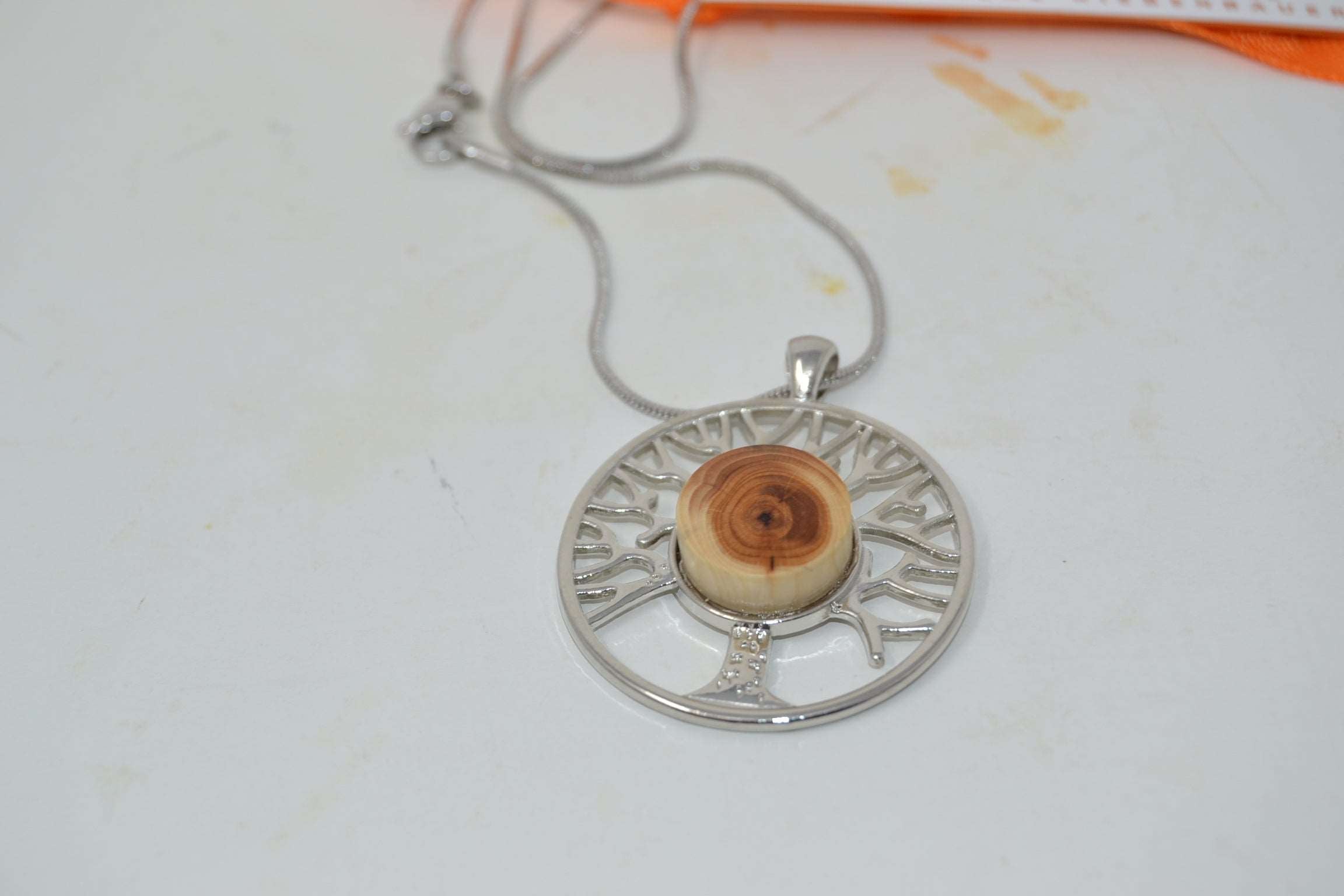 Holz Halskette Lebensbaum Eibe 3x1 cm mit Karabiner Verschluss