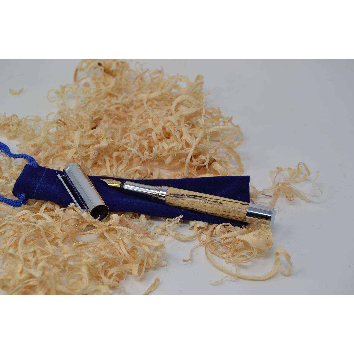 Holzfüllfeder Hainbuche Handarbeit Schraubkappe