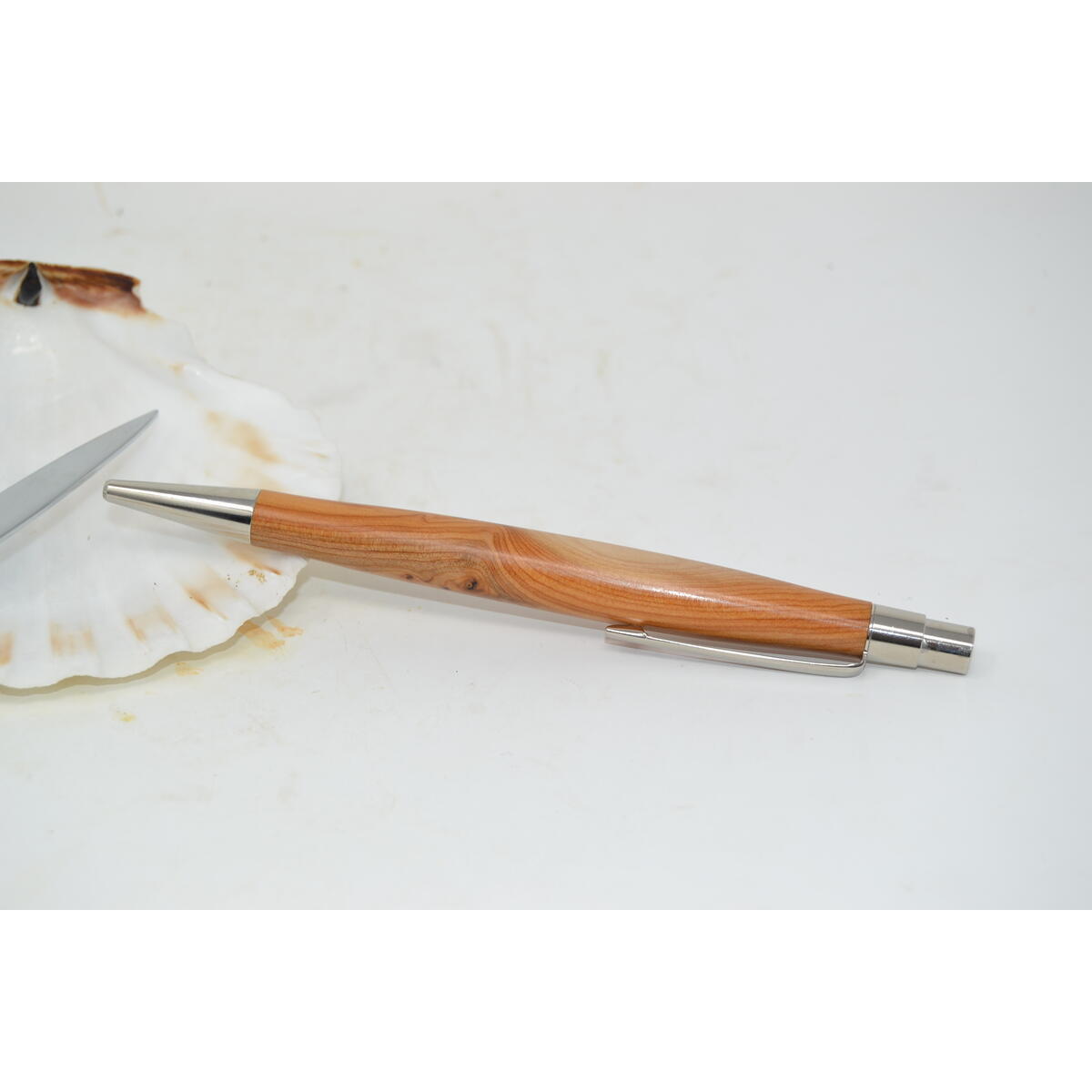 Holzkugelschreiber mit Klickmechanismus aus Eibenholz