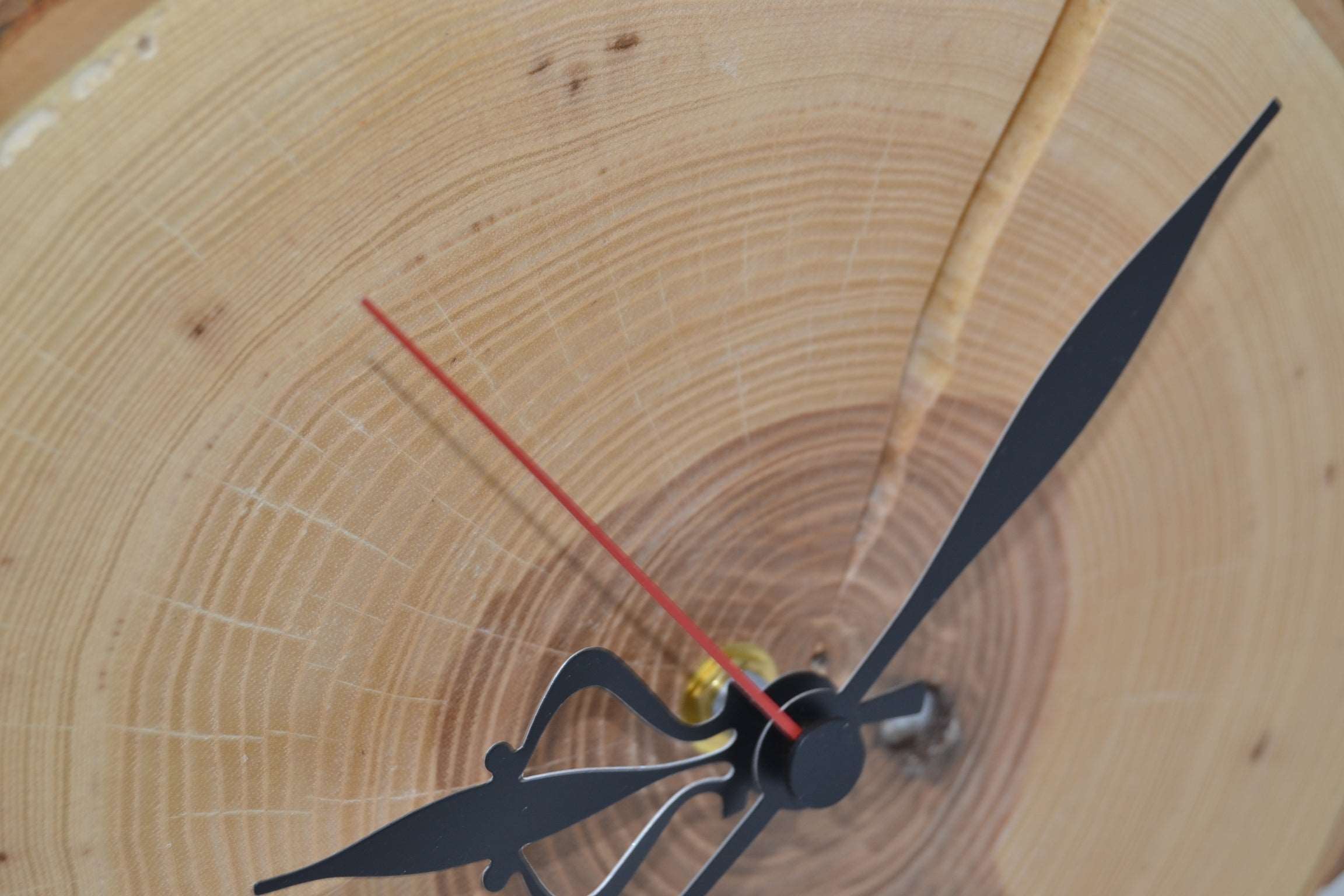 Holz Wanduhr 25x23cm aus Eschenholz Unikat Handarbeit