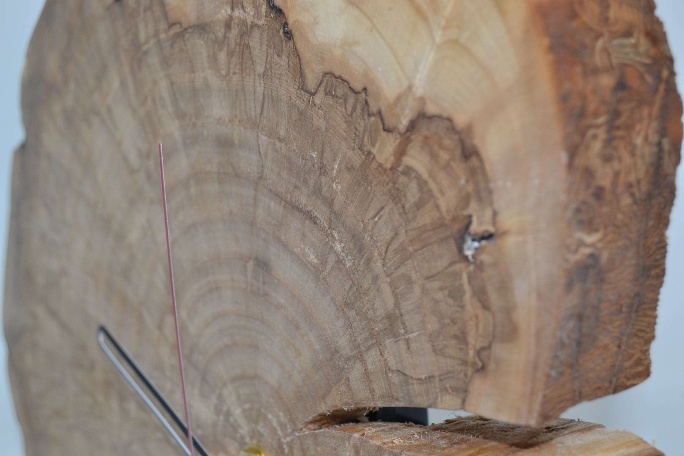 Holz Wanduhr 28x27 cm Hainbuche Handarbeit