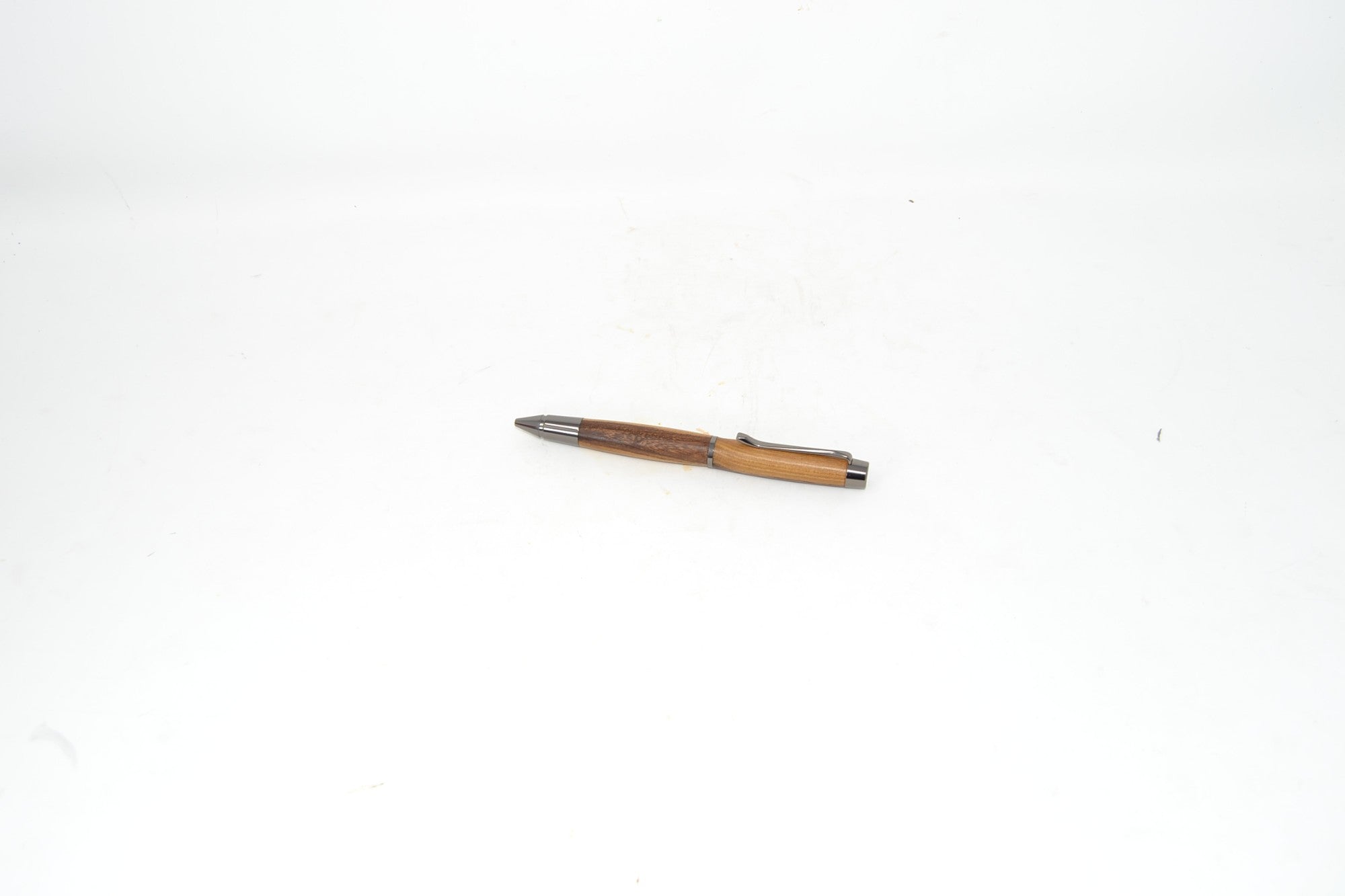 Holzkugelschreiber aus Goldregen