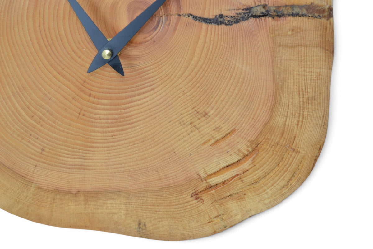 Holz Wanduhr aus Zirbe