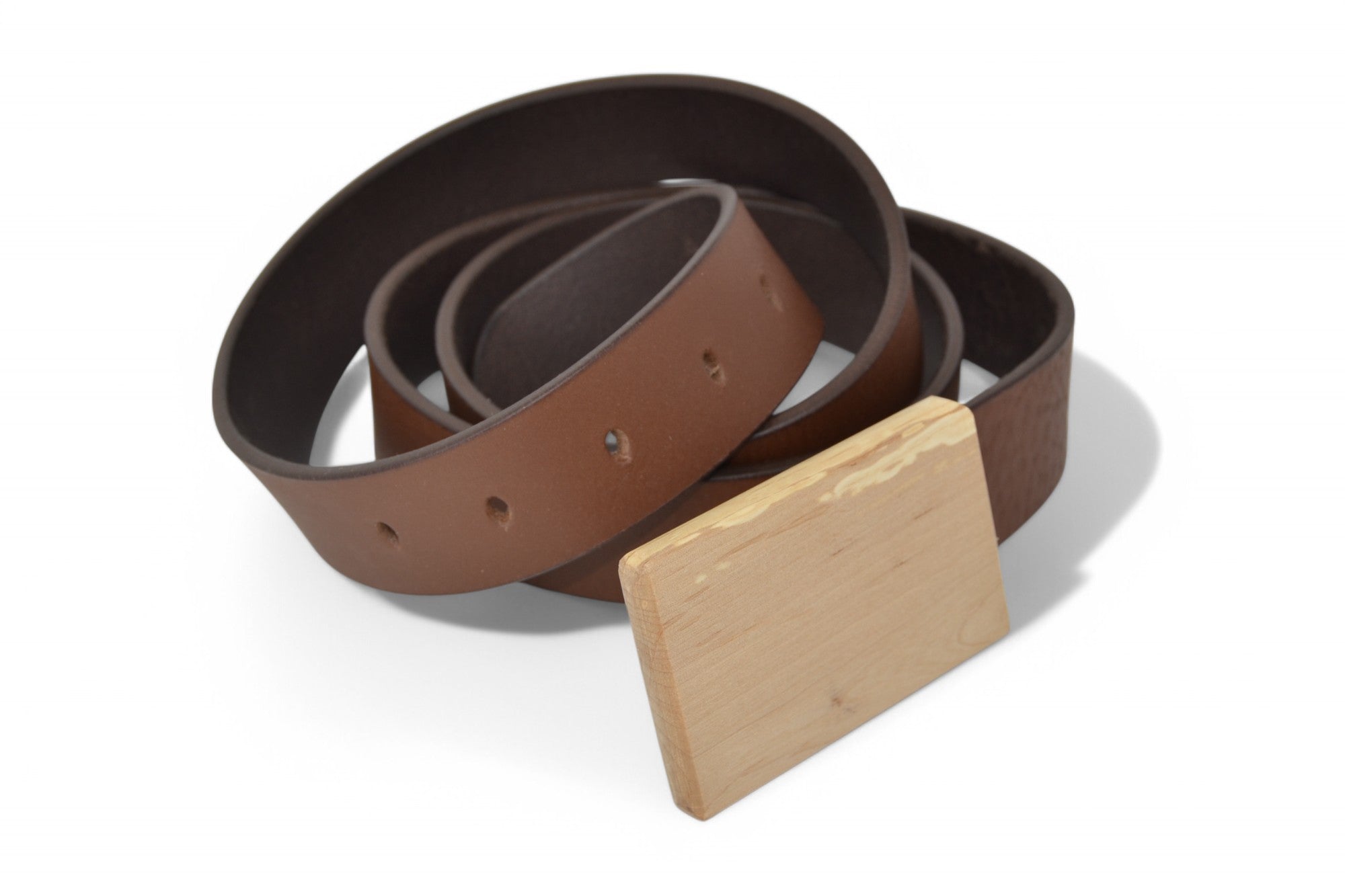 Ledergürtel mit Holzschnalle aus Haselnuss