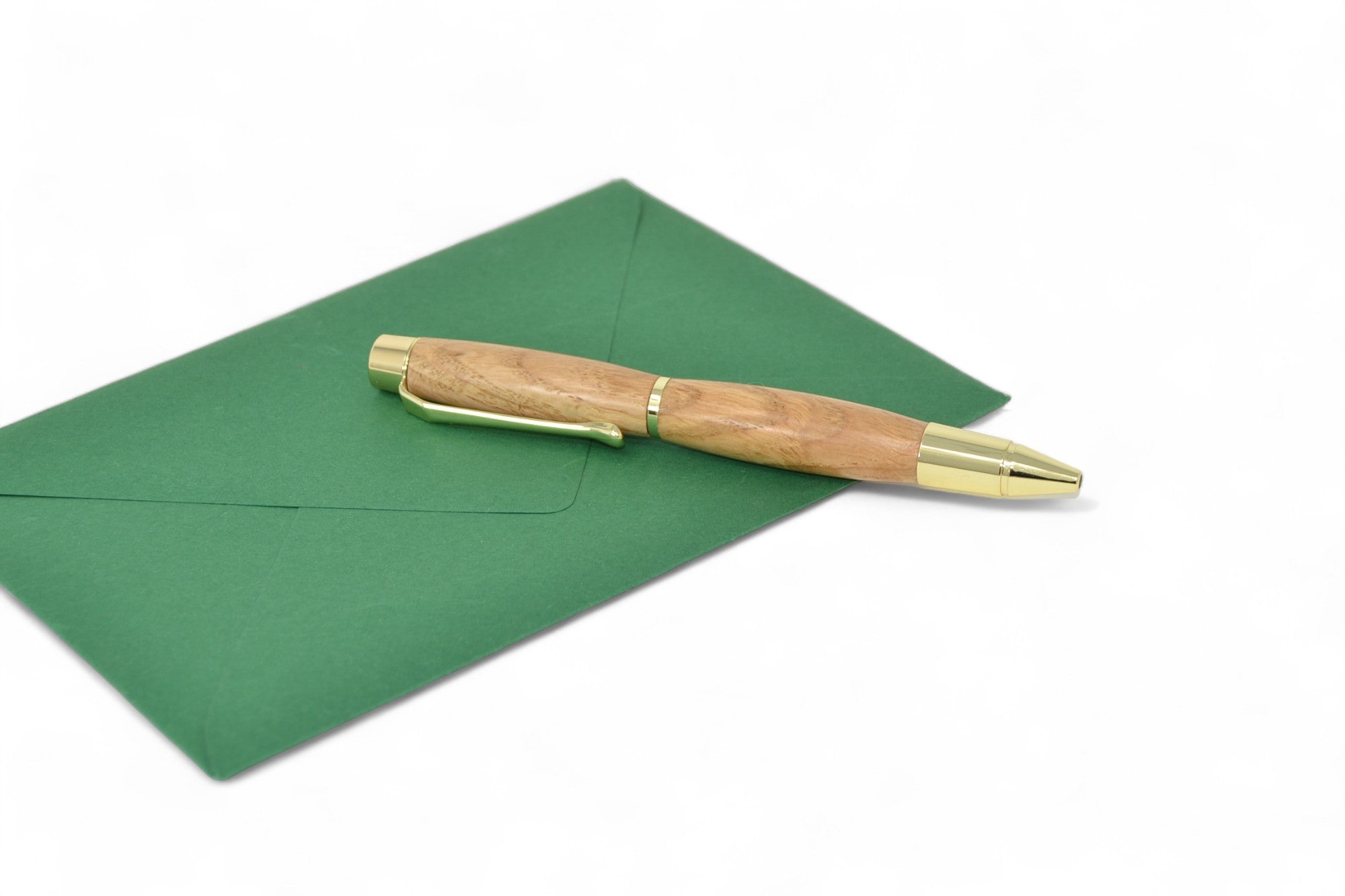 Hochwertiger Holzkugelschreiber aus Eiche, vergoldet