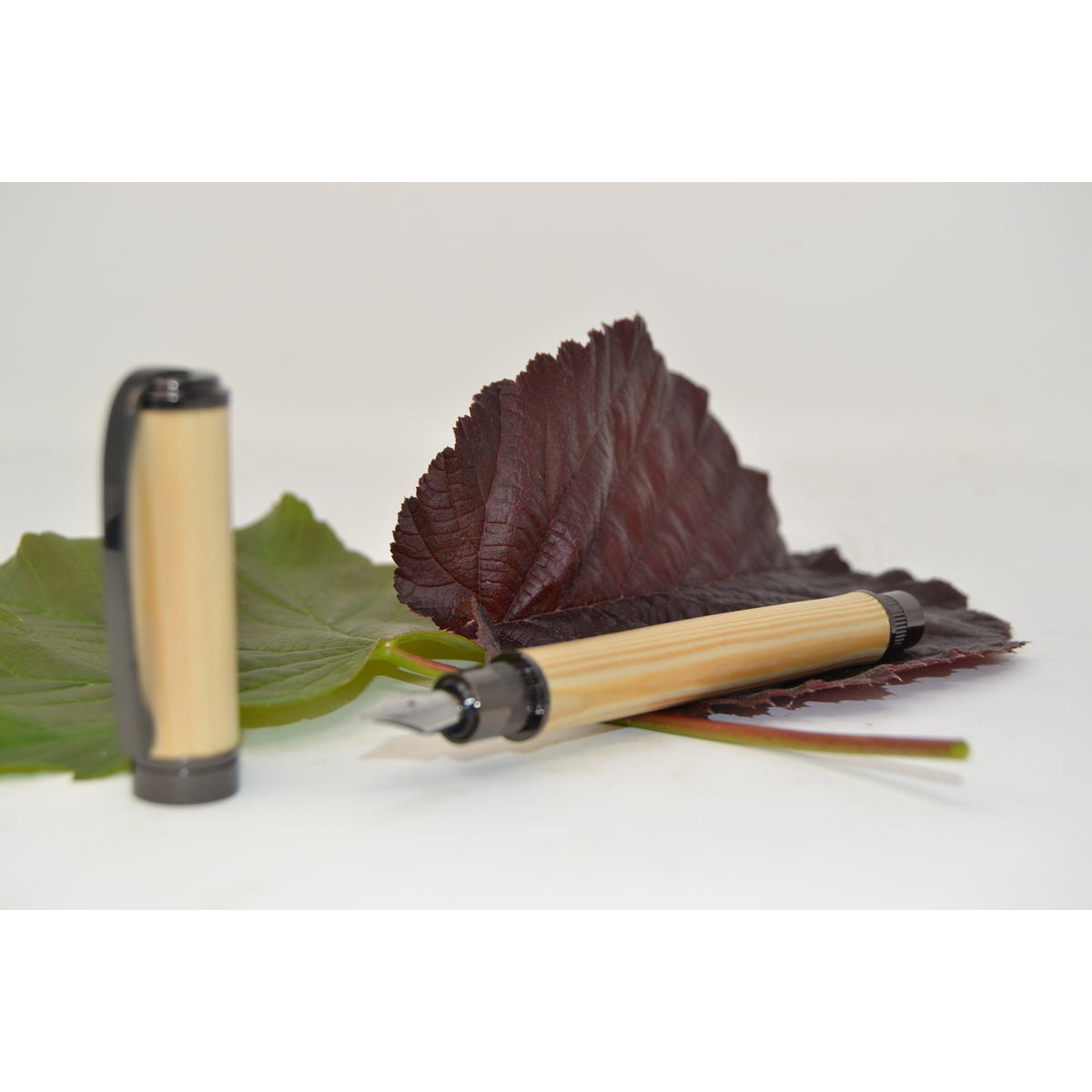 Holzfüller aus Lärchenholz mit Magnetkappe