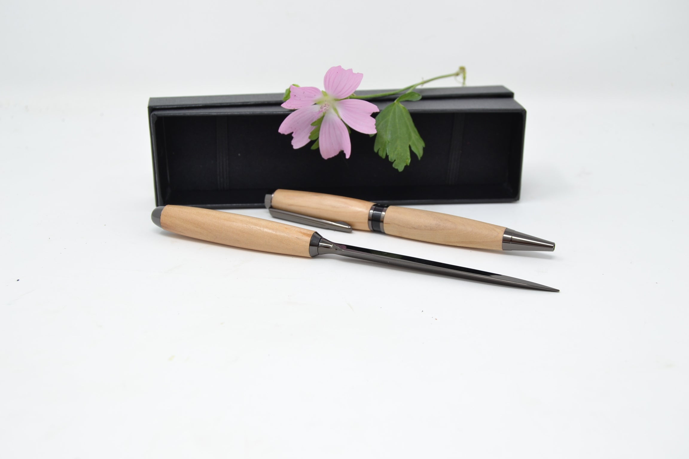 Holz Geschenkset mit Holzkugelschreiber und Holz Brieföffner aus Birne