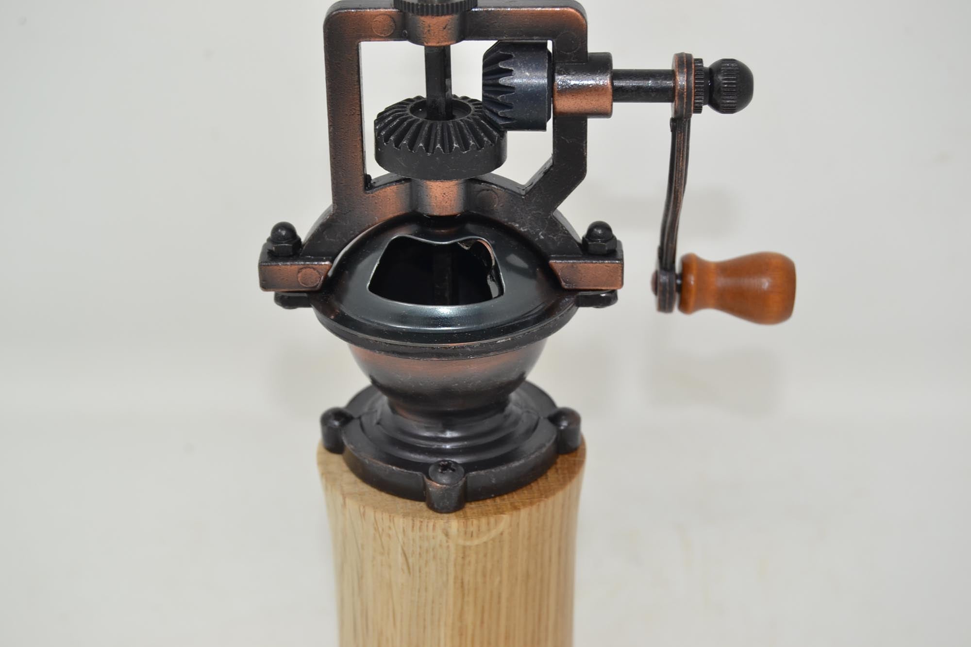 Holz Gewürzmühle aus Eichenholz mit Kurbel