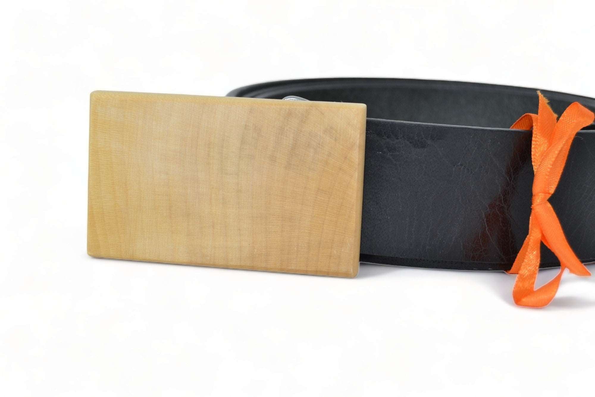 Holzgürtel aus Ahornholz und Büffelleder