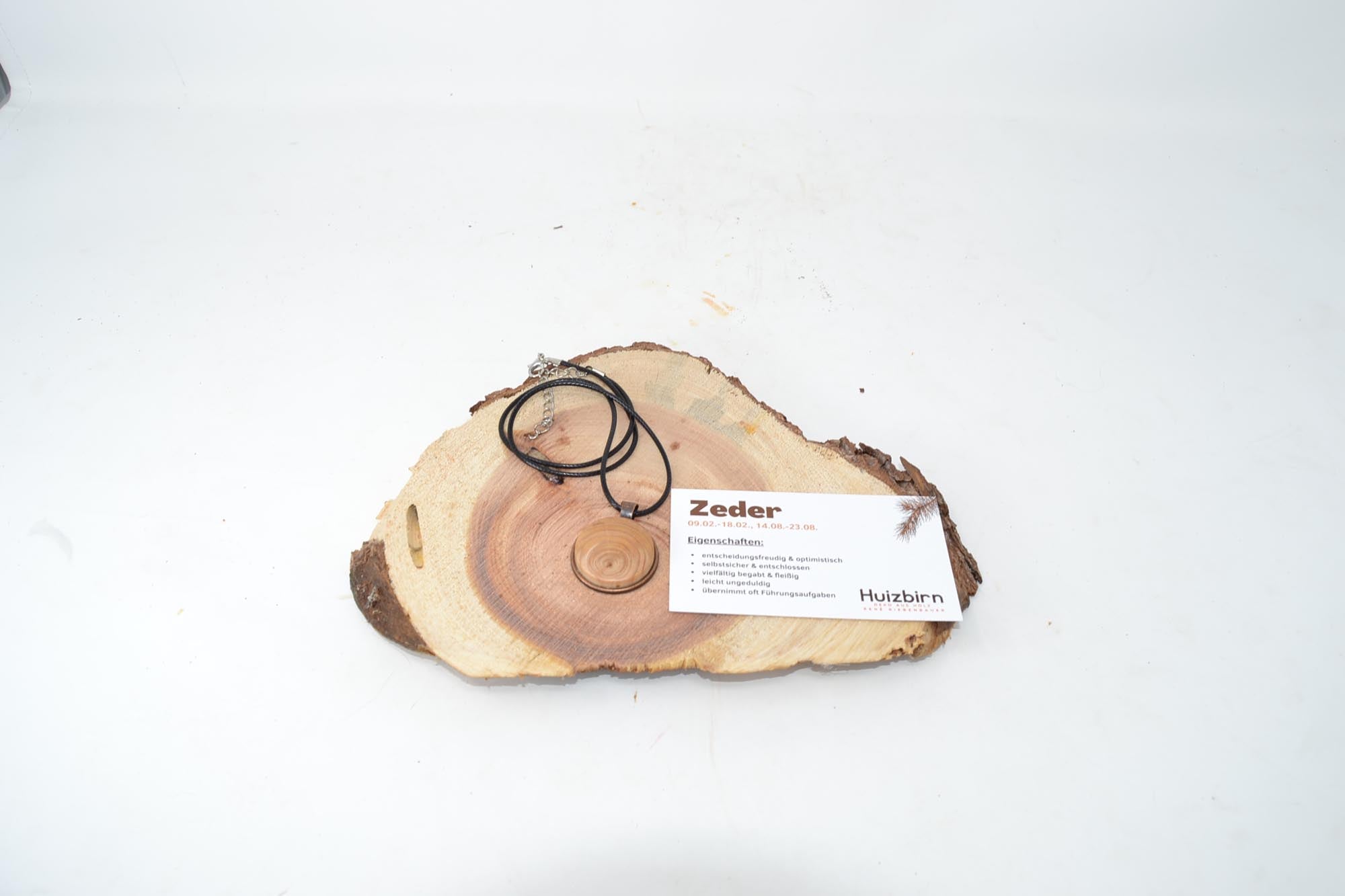 Holz Halskette aus Atlaszeder