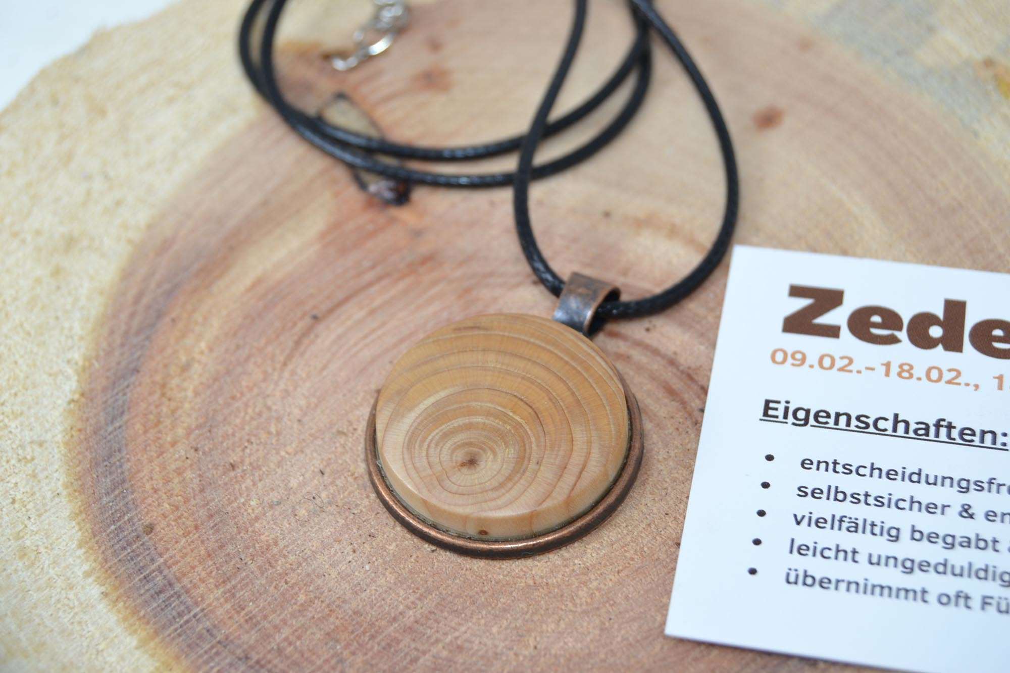 Holz Halskette aus Atlaszeder