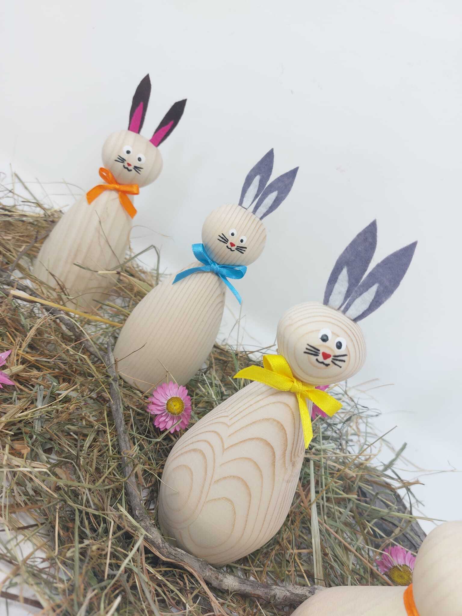 Gedrechselte Holzosterhasen