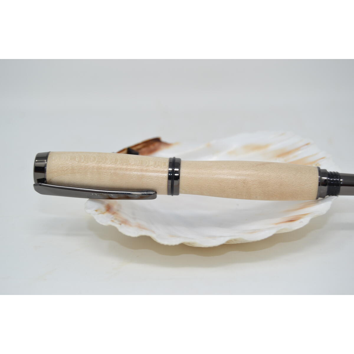Holz Rollerpen aus Ahornholz in gun metallic mit Schraubkappe