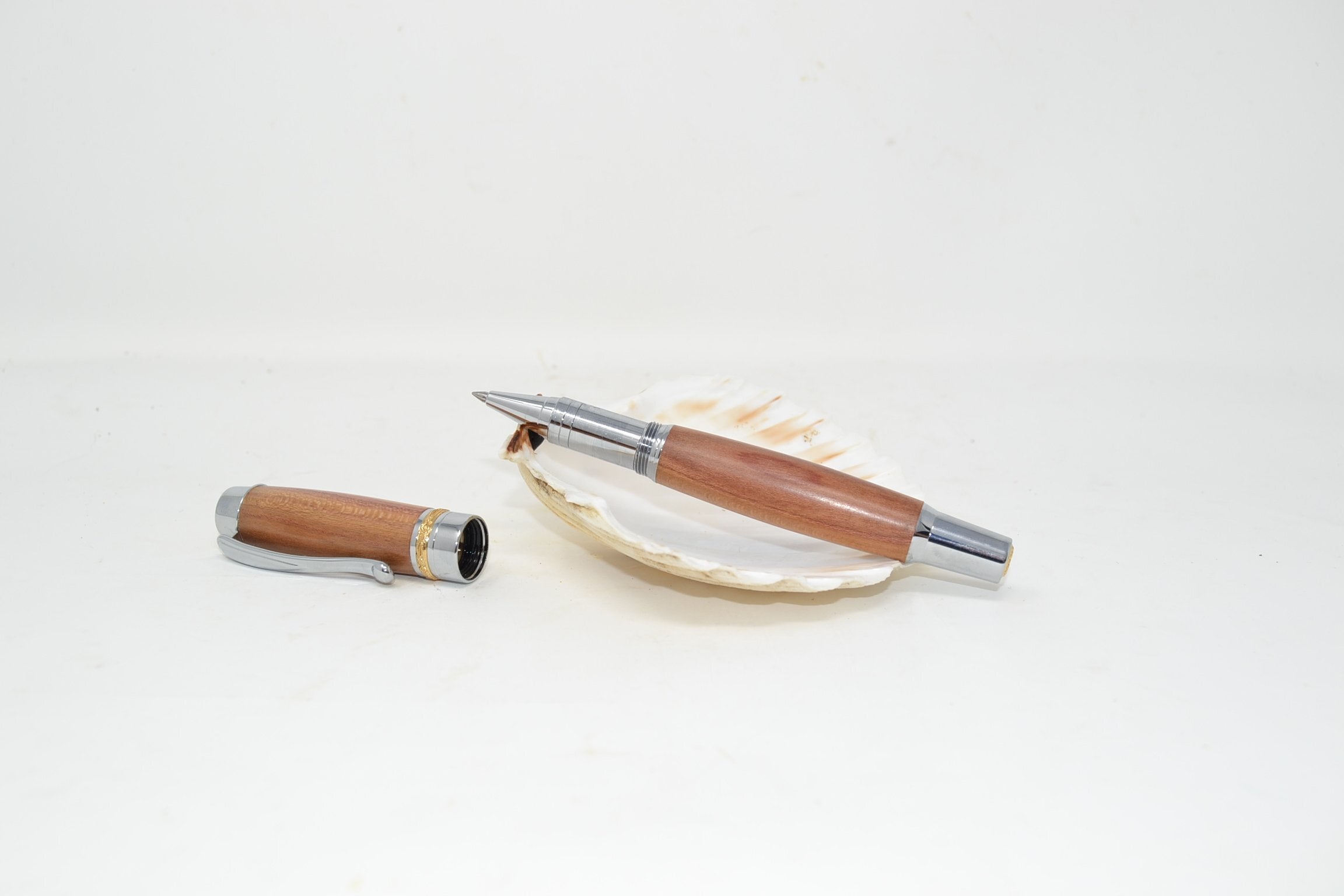 Hol Rollerpen aus Zwetschkenholz mit Schraubkappe