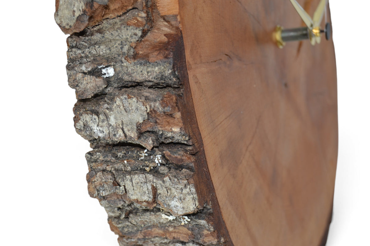 Holz Wanduhr aus österreichischer Erle