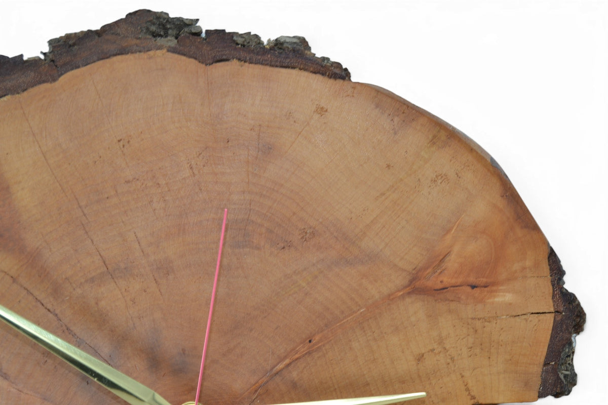 Holz Wanduhr aus österreichischer Erle