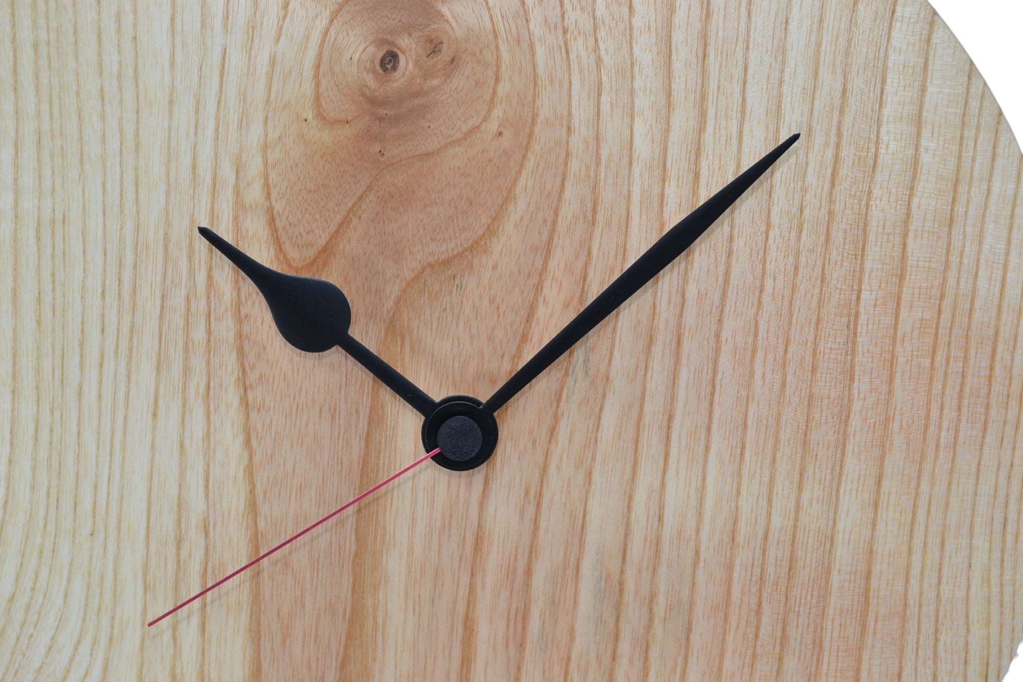 Holz Wanduhr aus Eschenholz, 28 cm