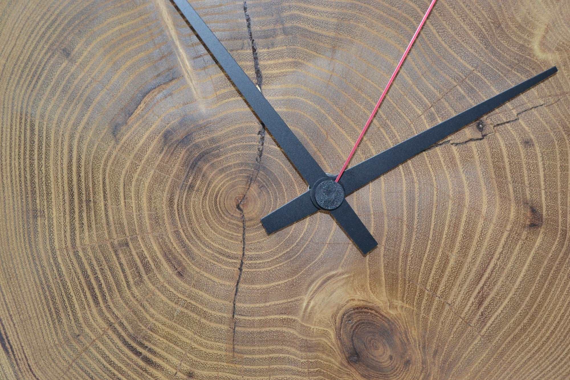 Holz Wanduhr aus Robinienholz