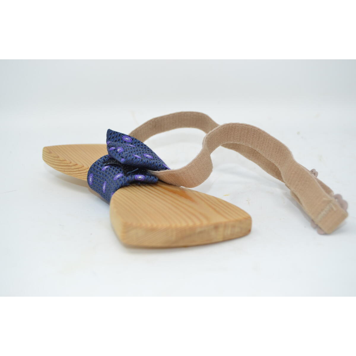 Holzfliege aus Fichtenholz