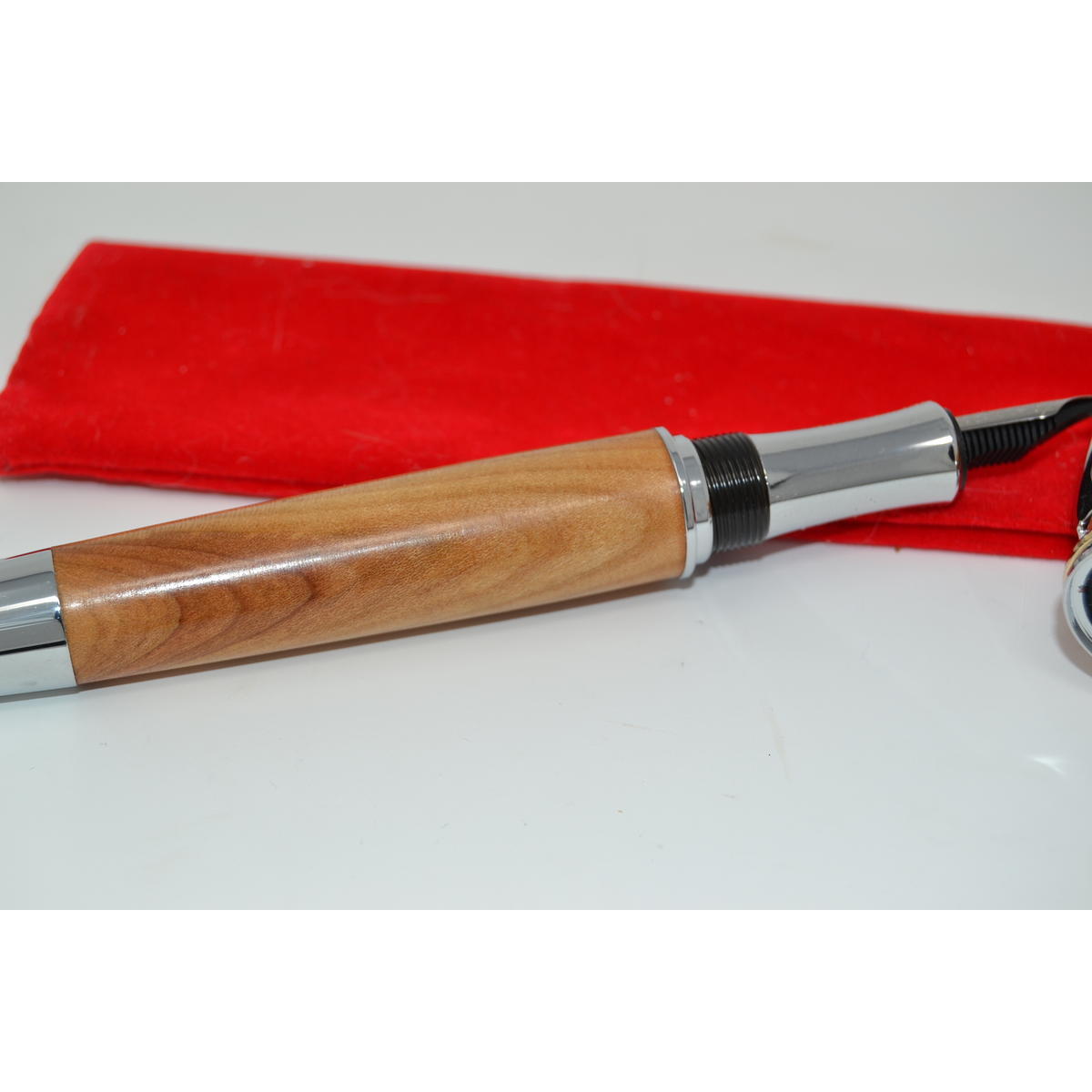 Holzfülle aus Wildkirsche Detailaufnahme