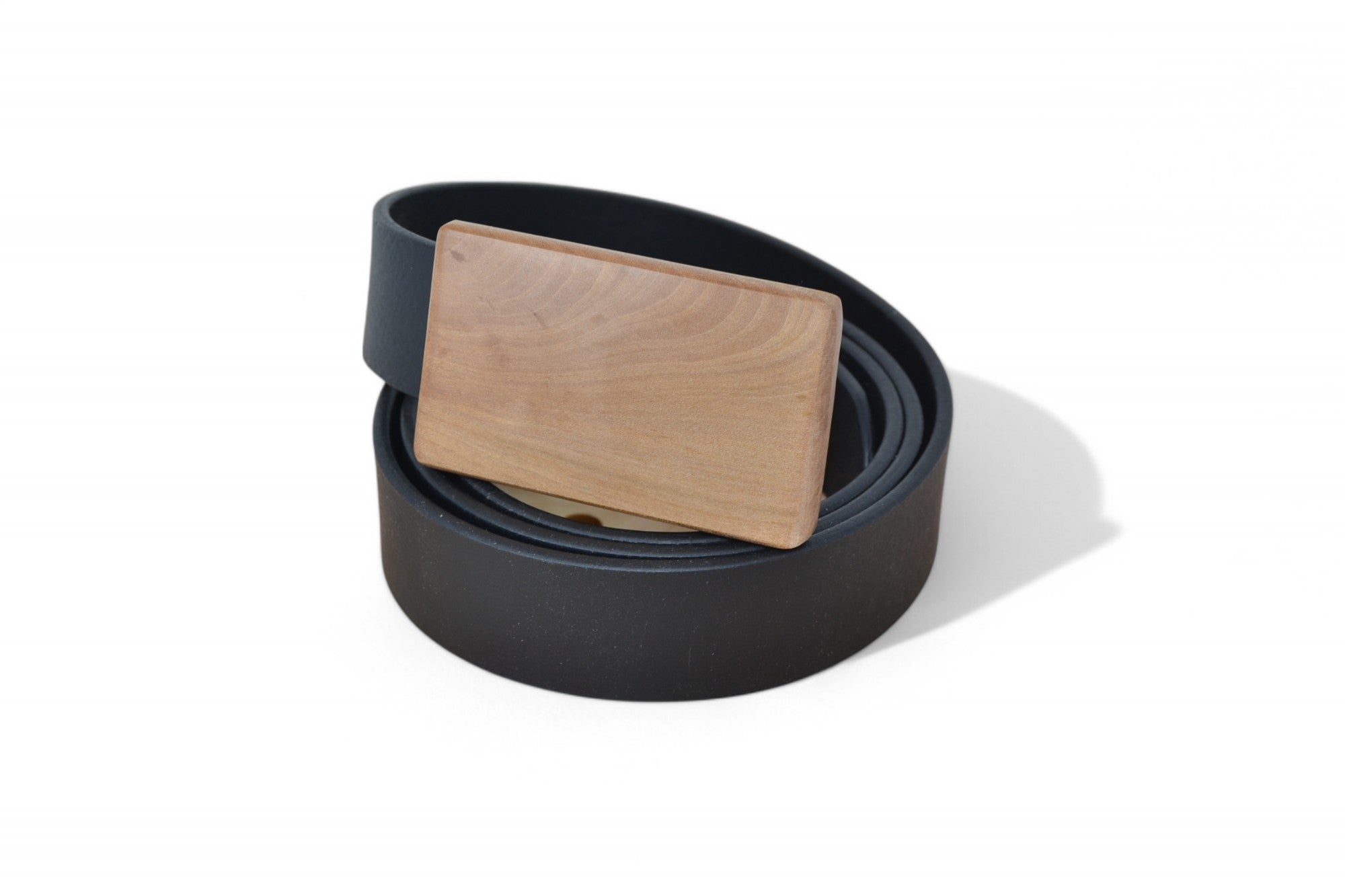 Ledergürtel mit Holzschnalle aus Mostbirne