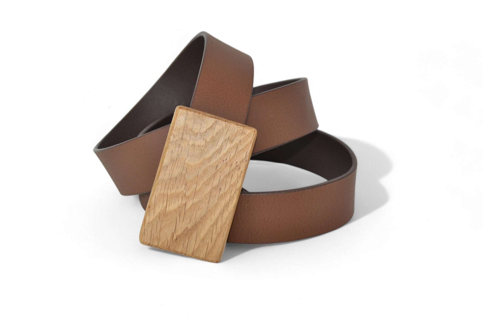 Holzgürtel aus Büffelleder mit Gürtelschnalle aus Eiche