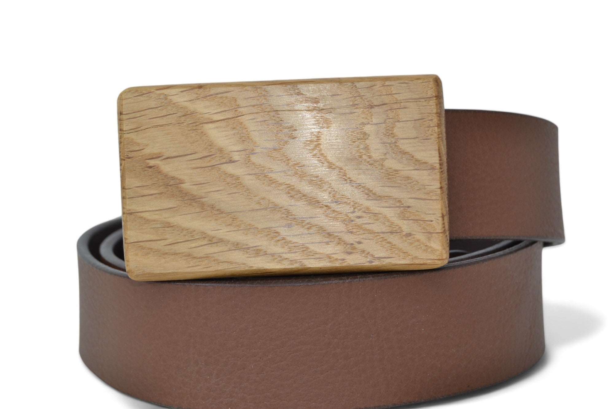 Holzgürtel aus Büffelleder mit Gürtelschnalle aus Eiche