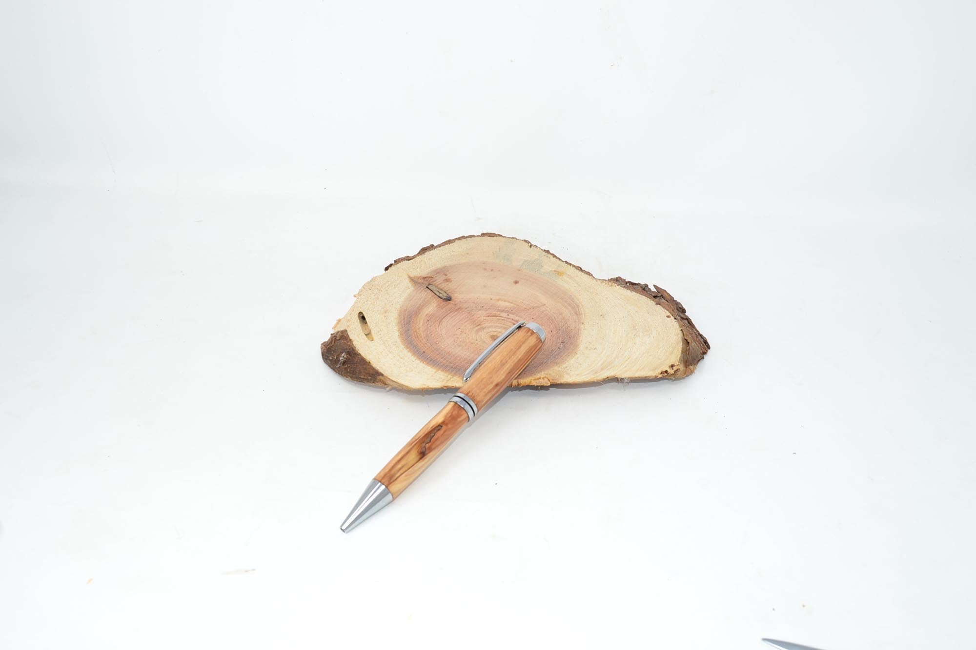 Holzkugelschreiber aus Apfelholz