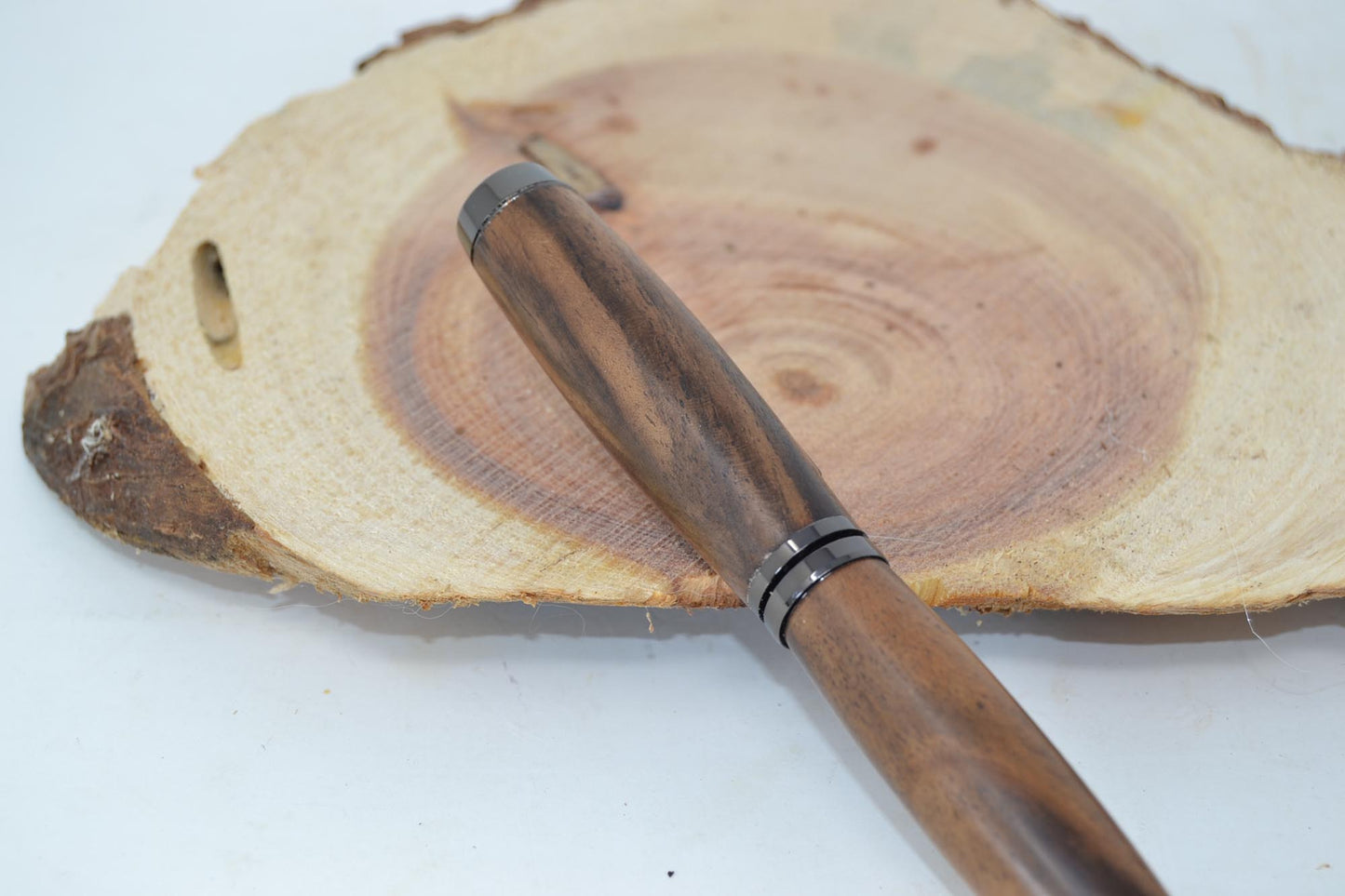 Holzkugelschreiber aus Nussholz