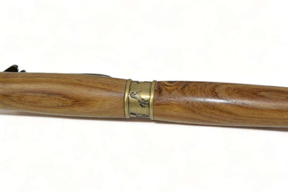Holzkugelschreiber aus Goldregen mit Pferde-Applikation