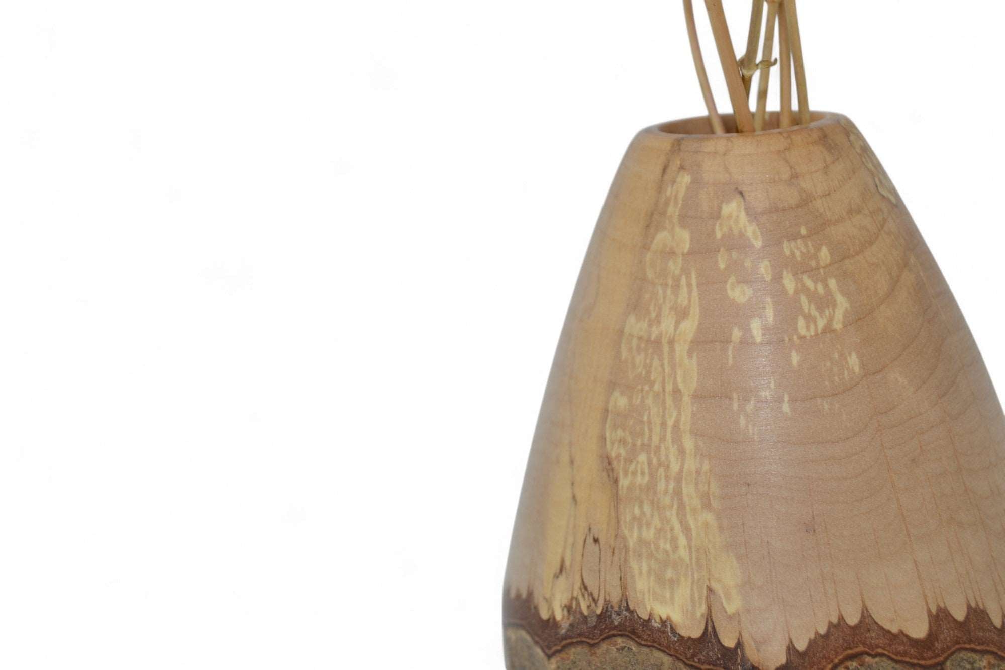 Holzvase aus Haselnuss Holz