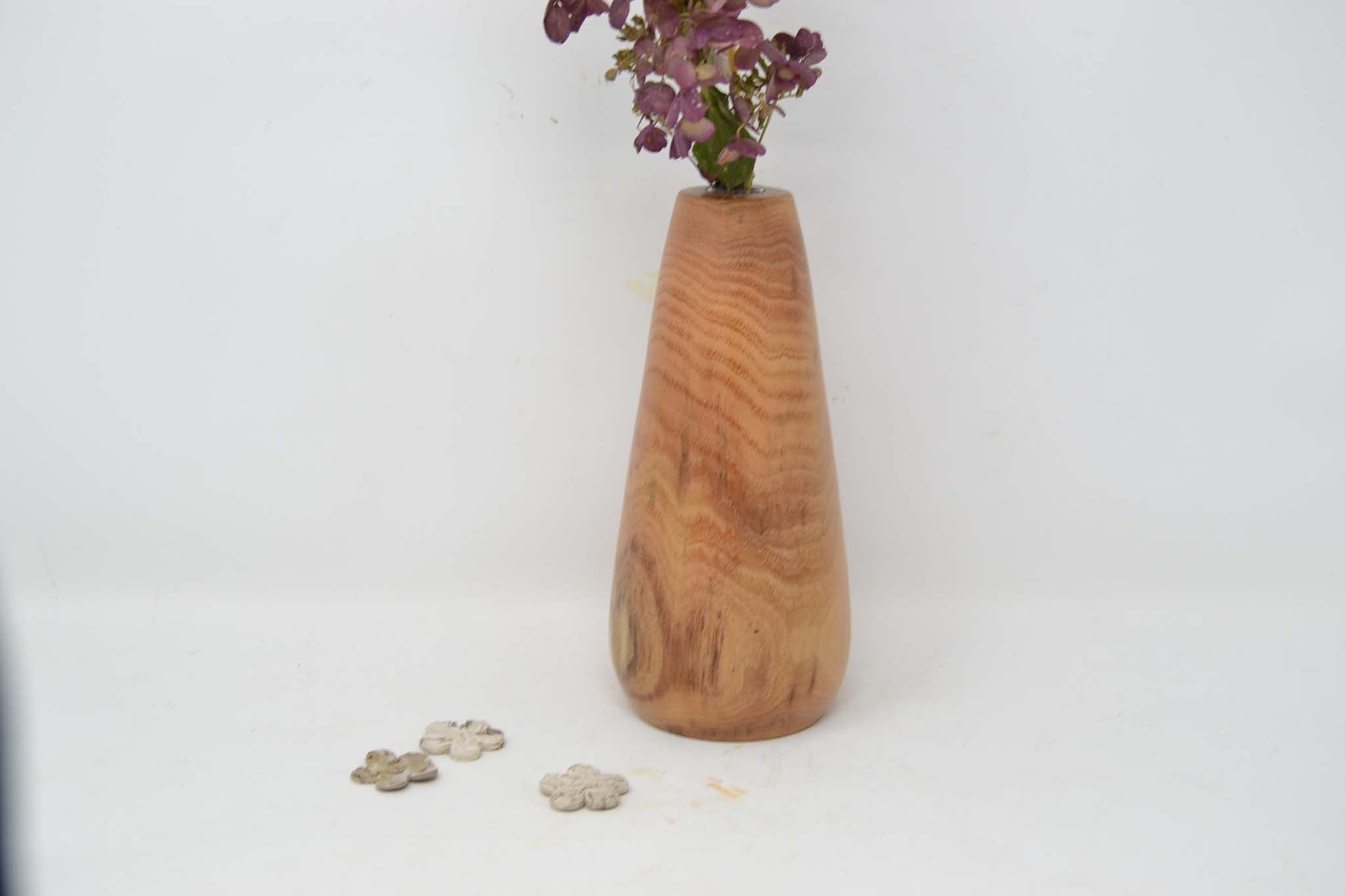 Holzvase aus Robinienholz gedrechselt