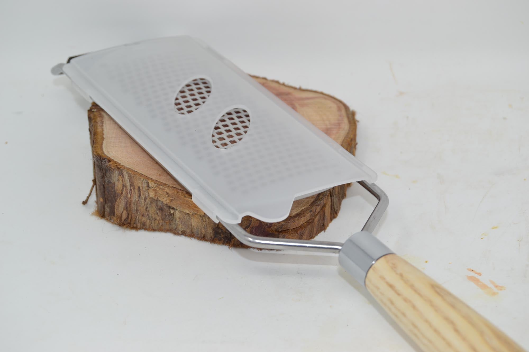 Holz Küchenreibe mit Holzgriff aus Eschenholz