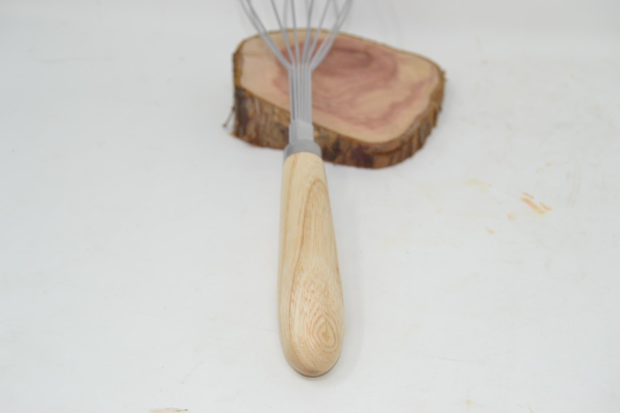 Schneebesen mit Holzgriff aus Eschenholz