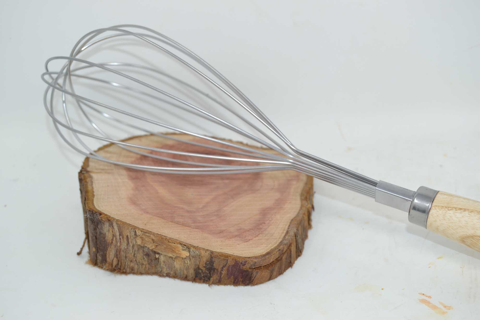 Schneebesen mit Holzgriff aus Eschenholz