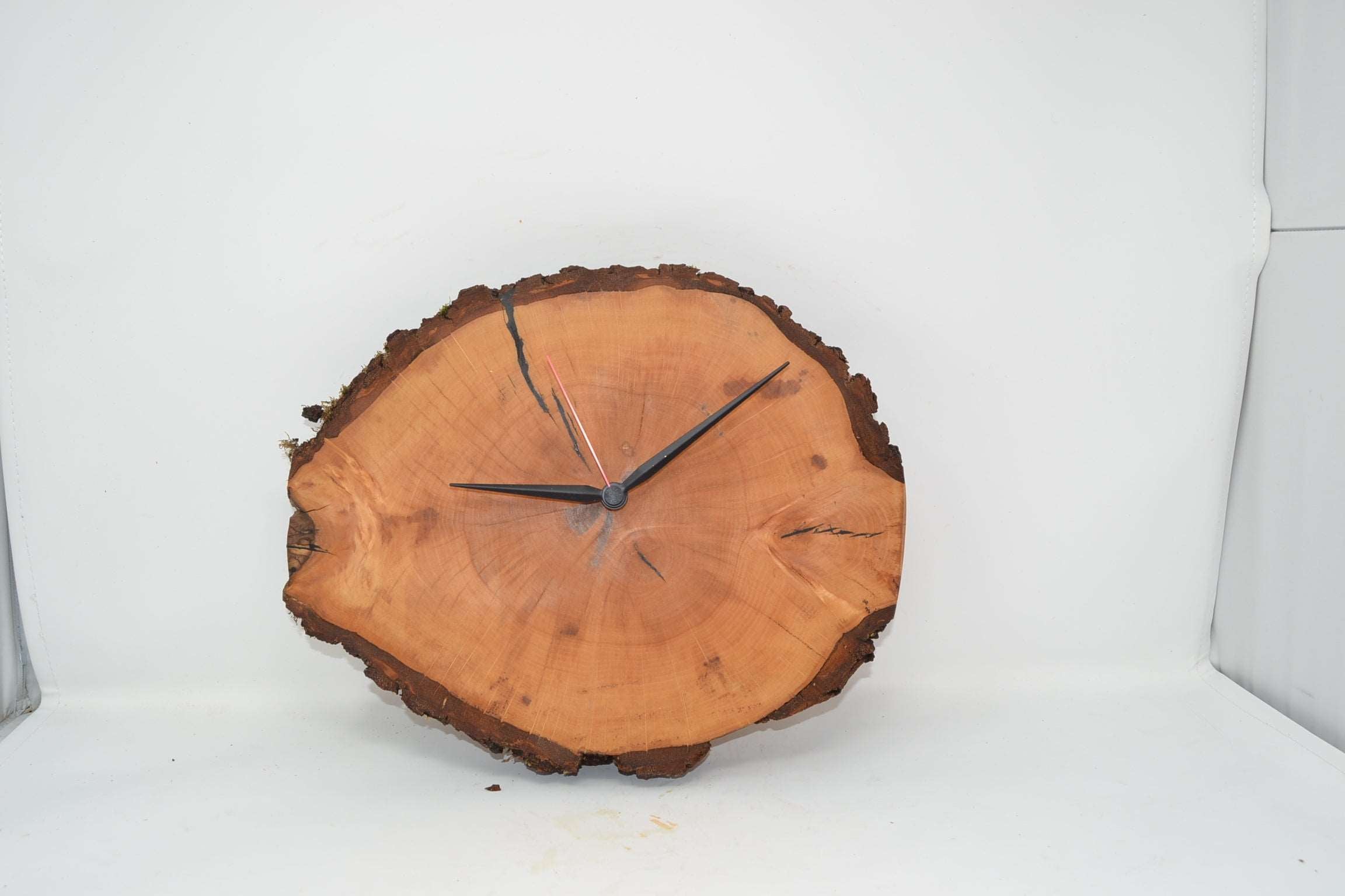 Holz Wanduhr rustikal 33x28 cm Erle Unikat Handarbeit