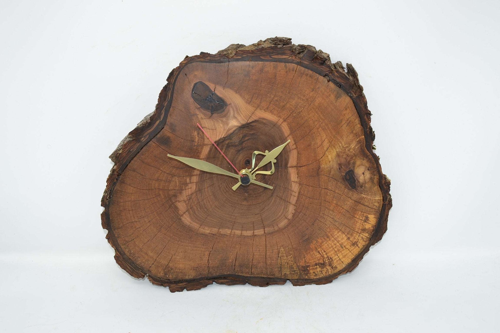 Holz Wanduhr Walnuss 34x32 cm Handarbeit Unikat