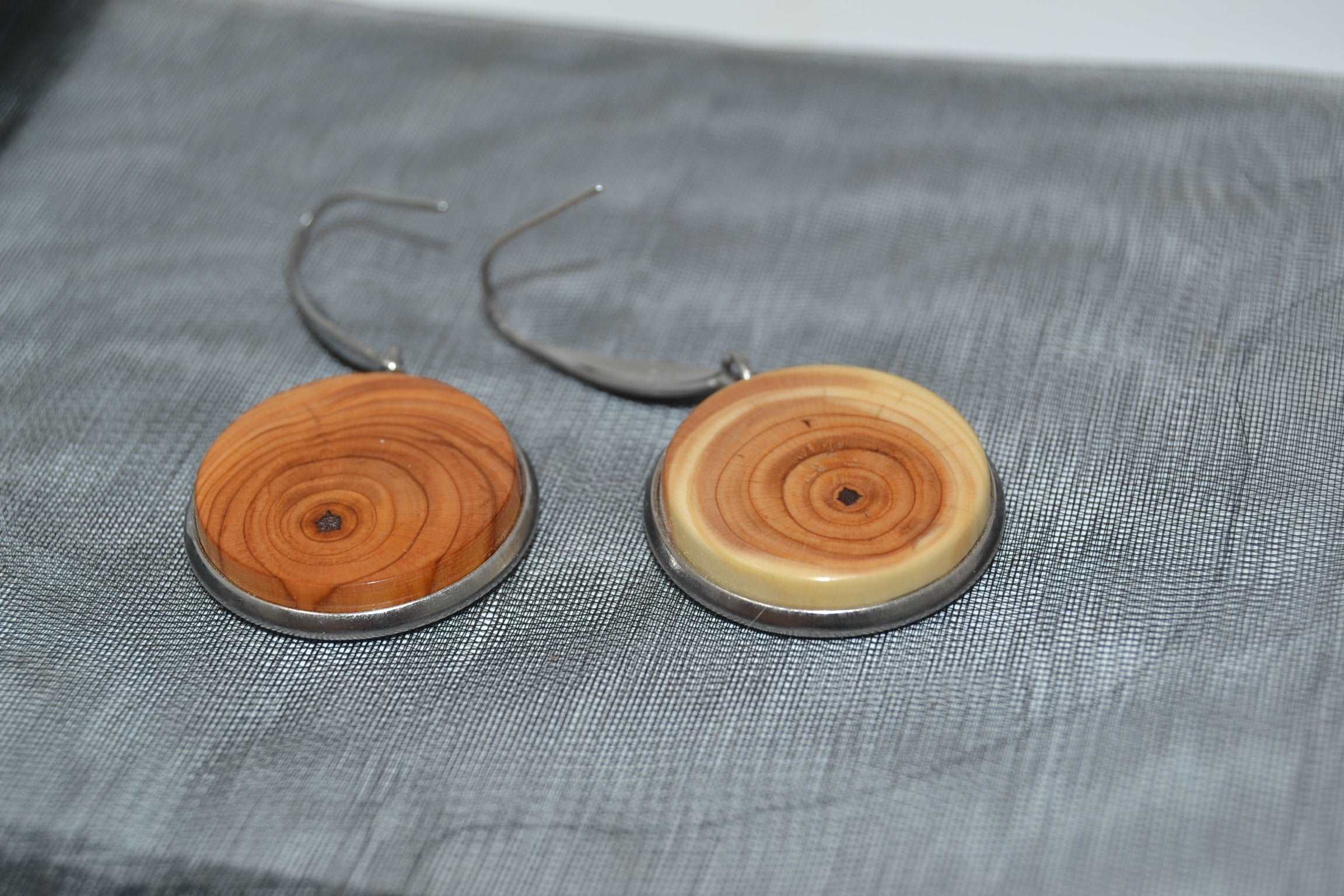 Holz Ohrringe Eibe 2 cm Handarbeit