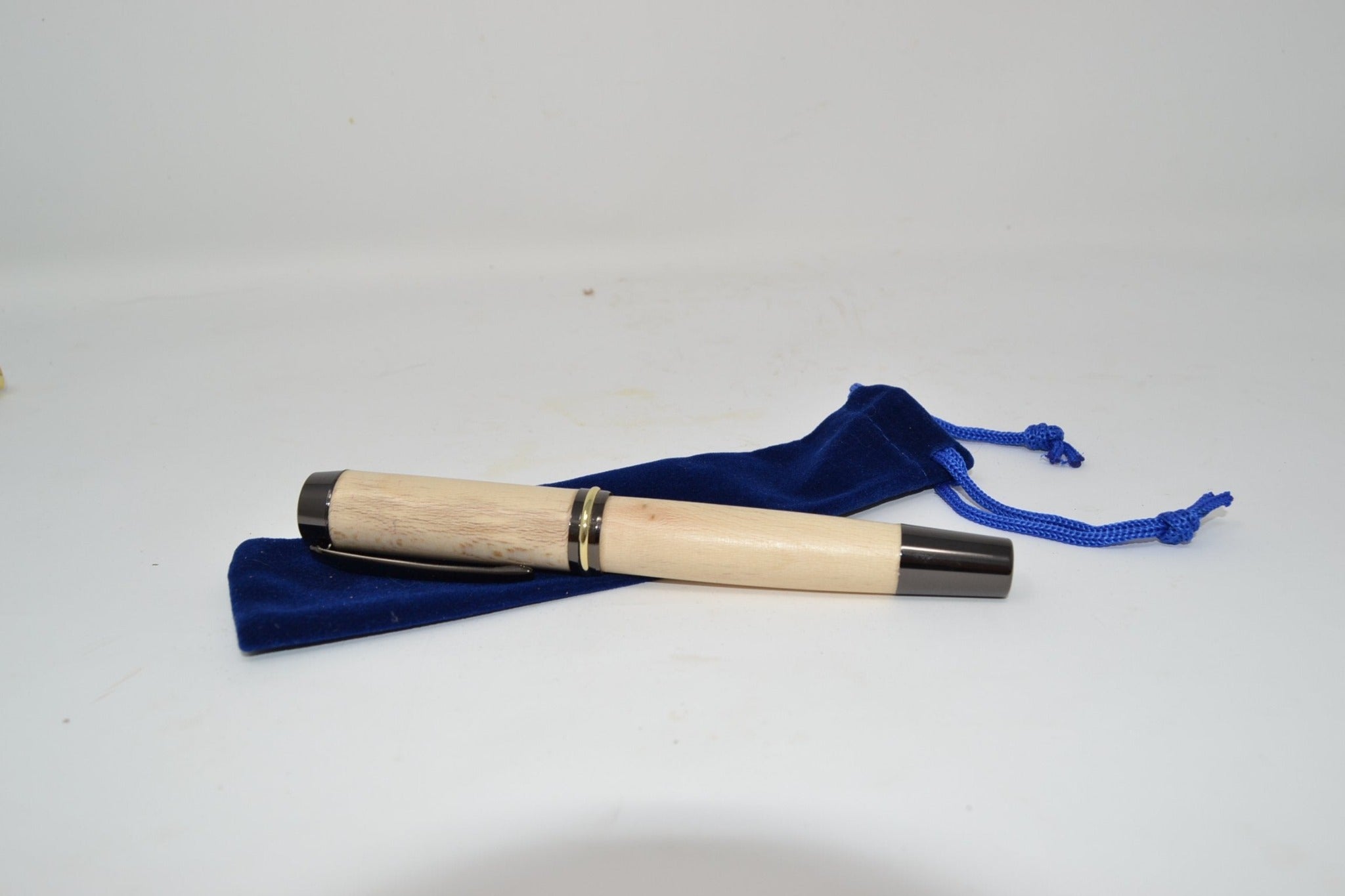 Holz Rollerpen aus Platane mit Schraubkappe