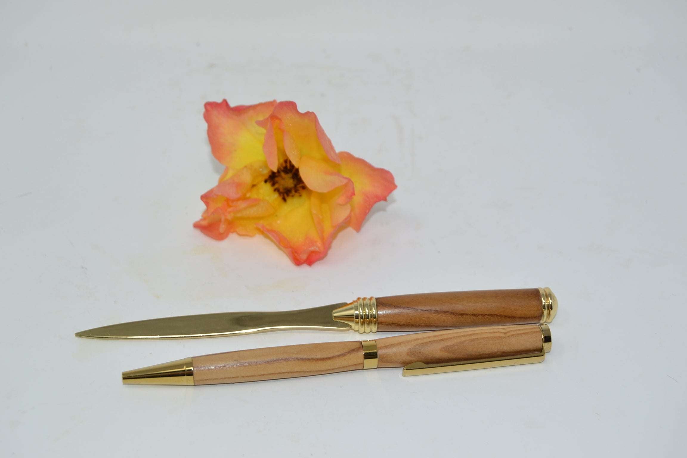 Holzkugelschreiber Geschenkset Essigbaum wiederbefüllbar Unikat Handarbeit