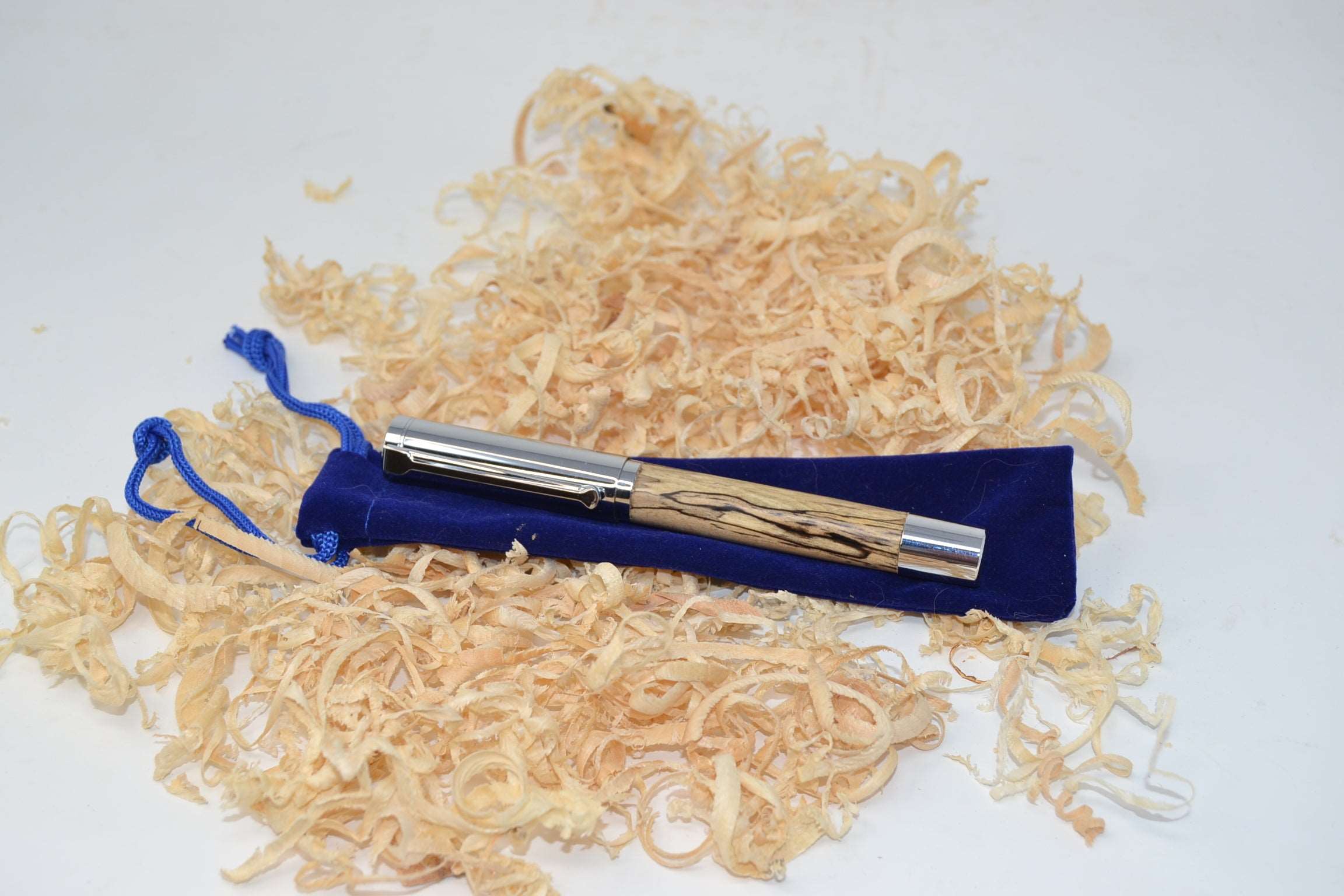 Holzfüllfeder Hainbuche Handarbeit Schraubkappe