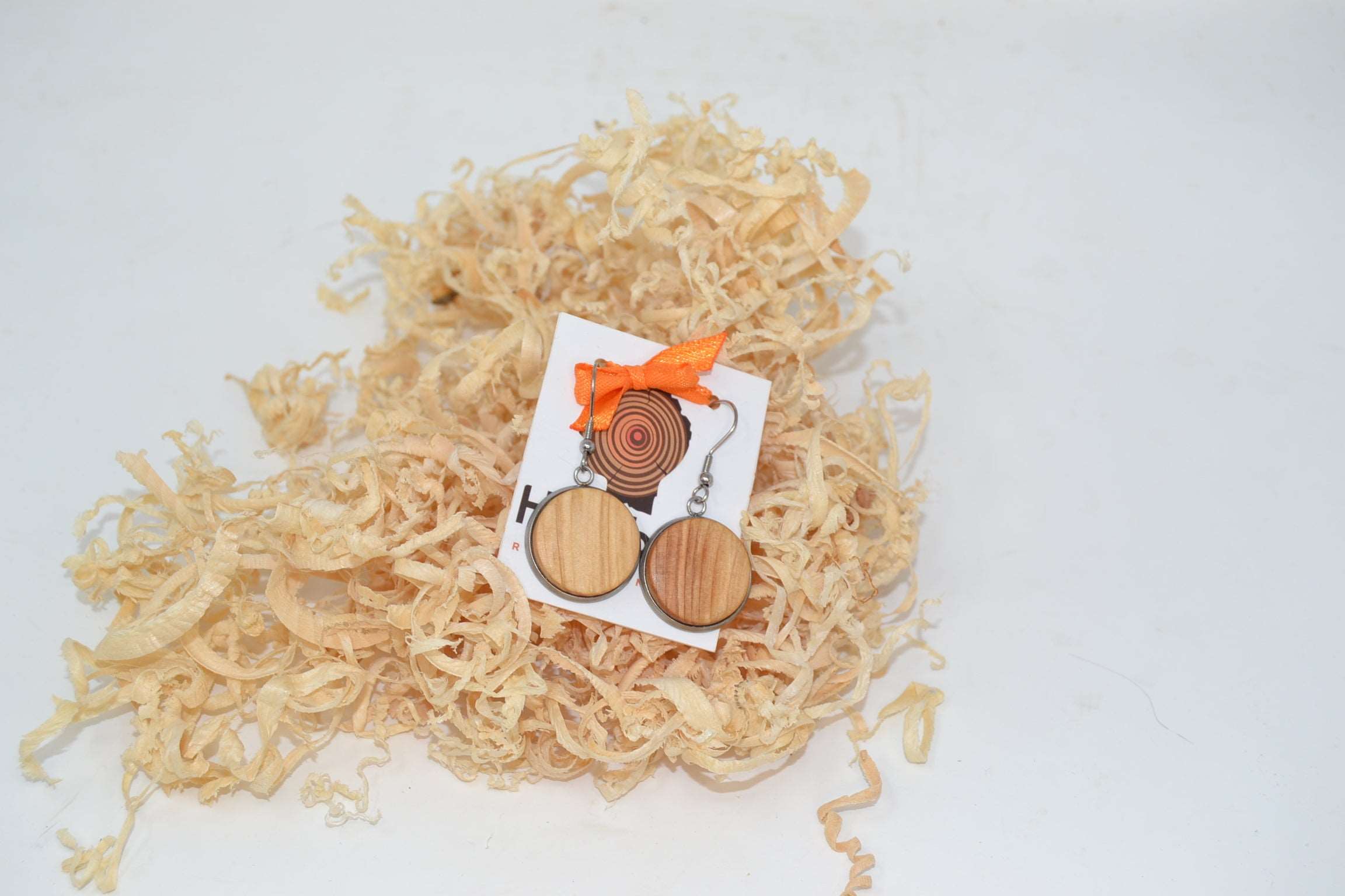 Holz Ohrringe Marille 2 cm Handarbeit