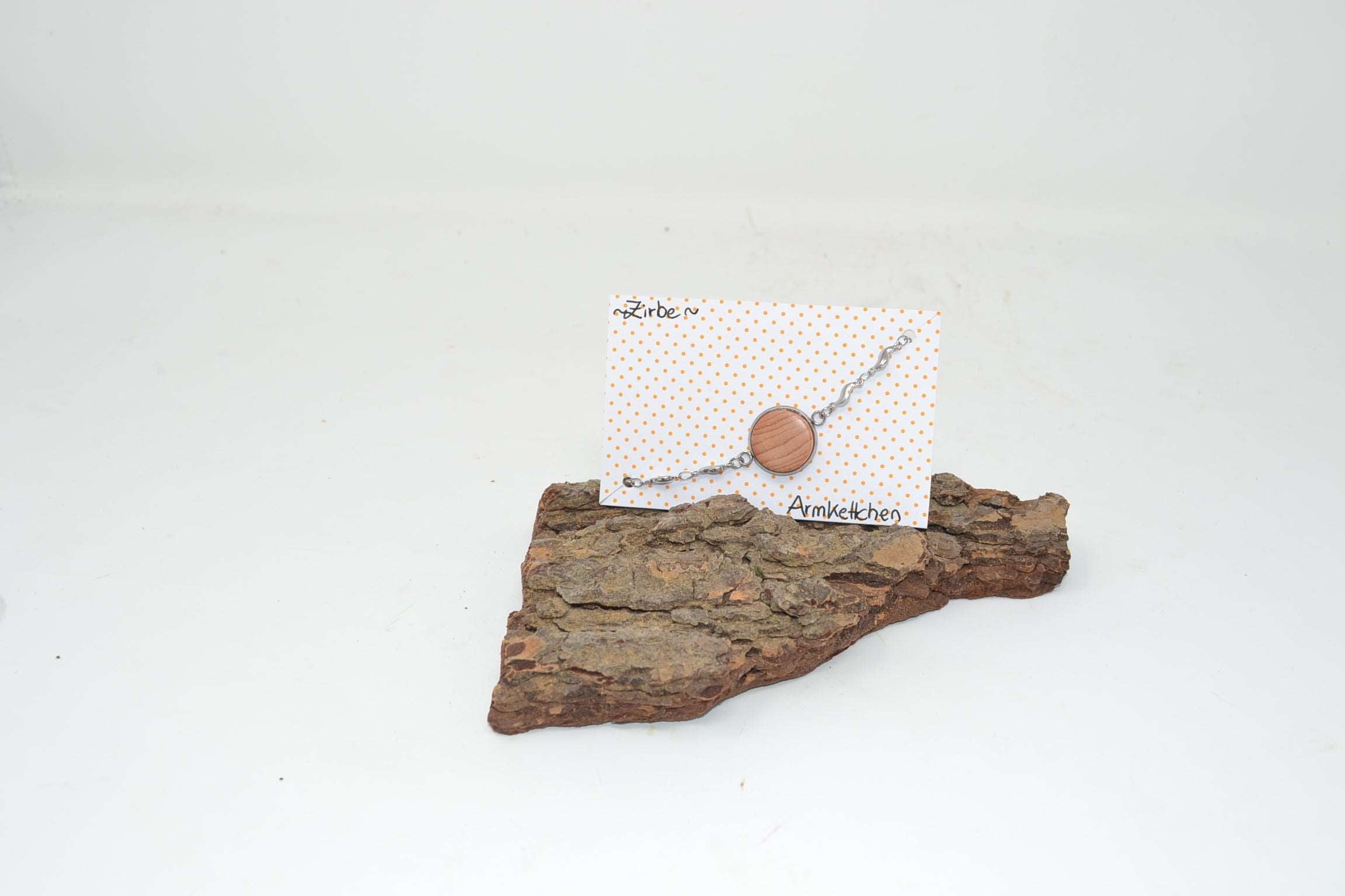 Holzarmband aus Zirbe