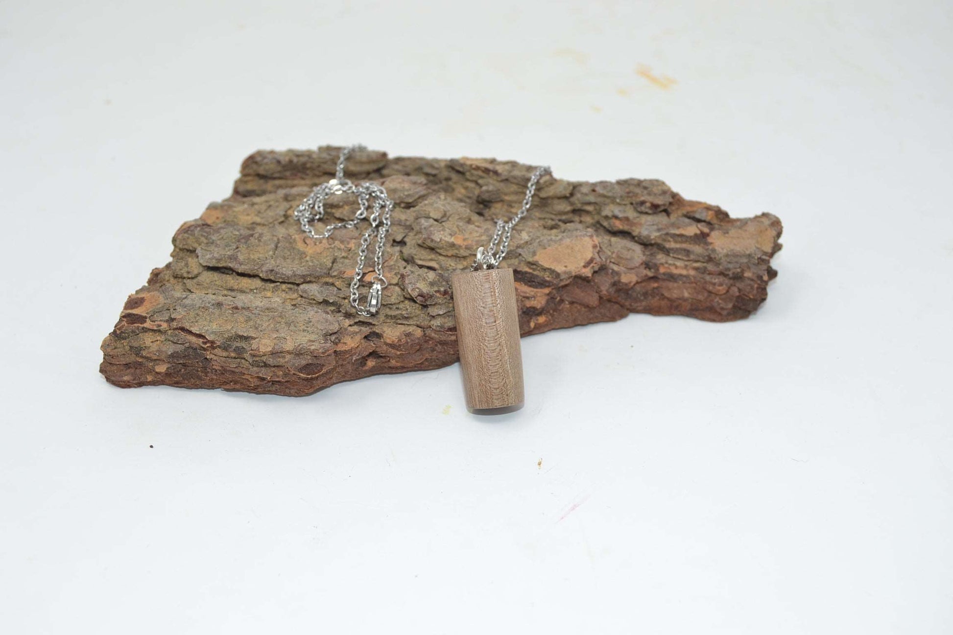 Holz Halskette aus Walnuss 3x1 cm mit Karabiner Verschluss